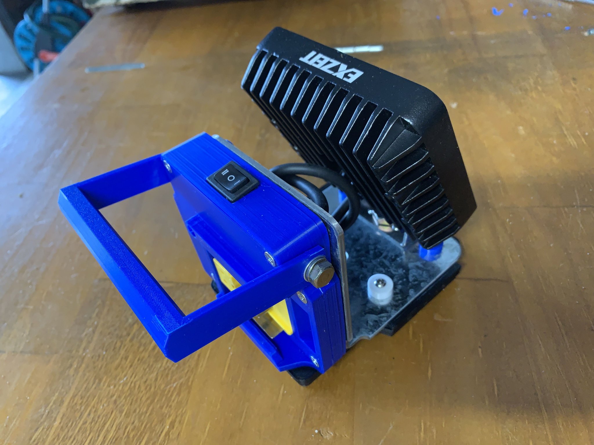 Đèn làm việc Makita 18V với thiết kế di động