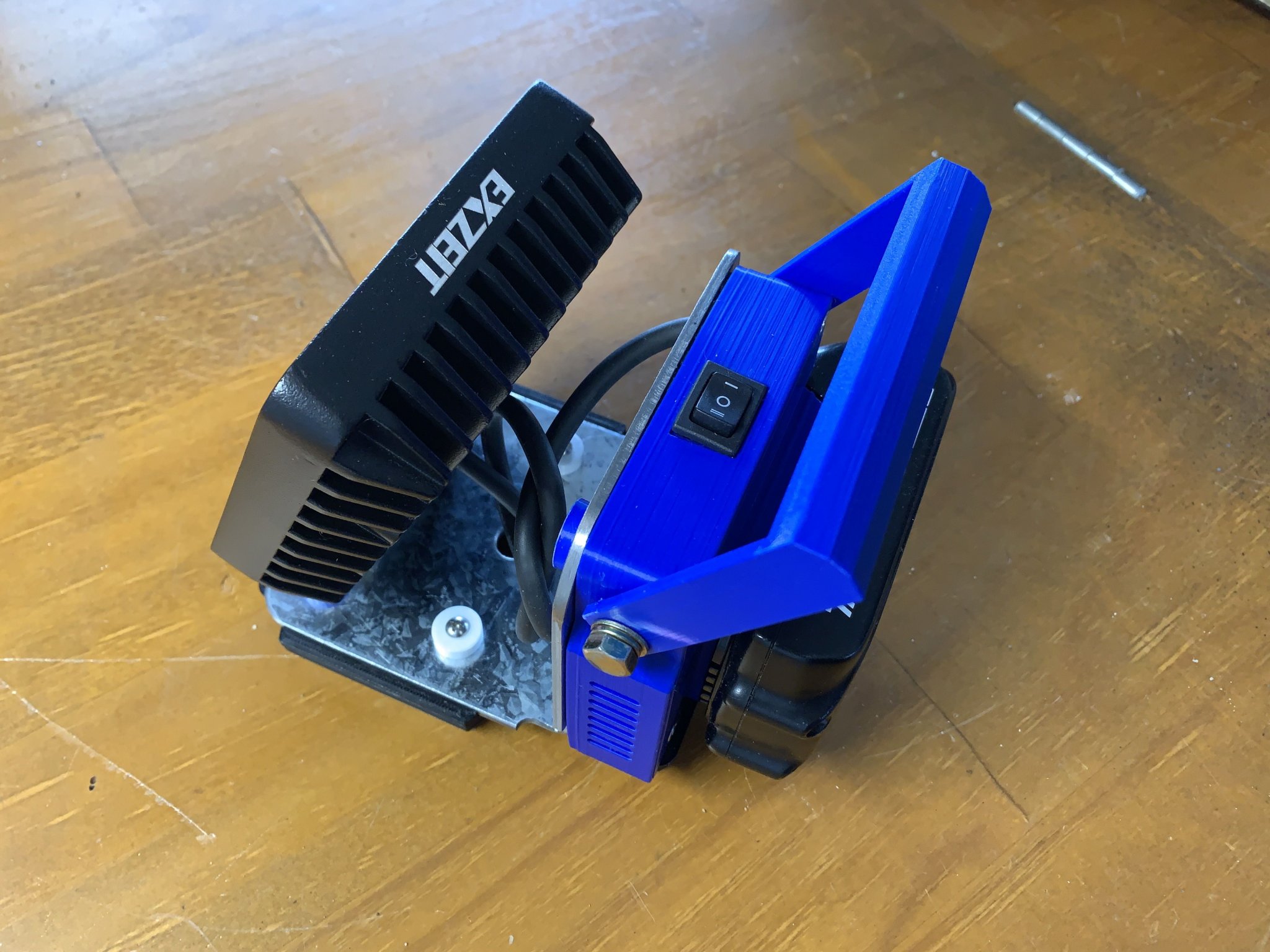 Đèn làm việc Makita 18V với thiết kế di động