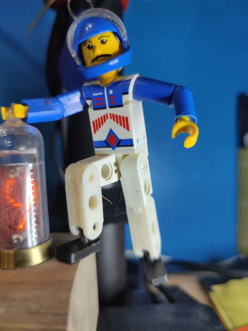 Bộ phận chân nhân vật LEGO Technic (2706)