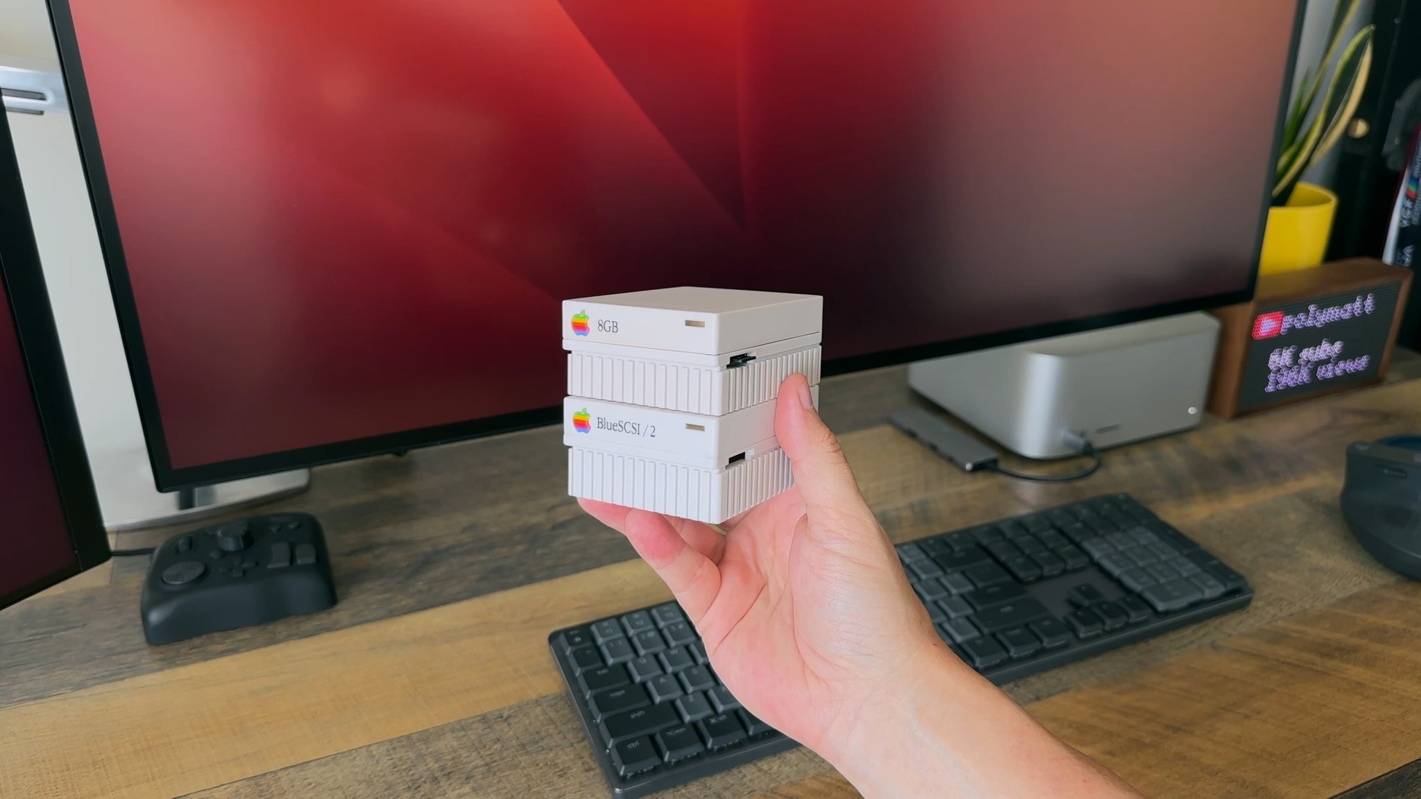 Vỏ máy BlueSCSI v2 phong cách Apple những năm 80-90