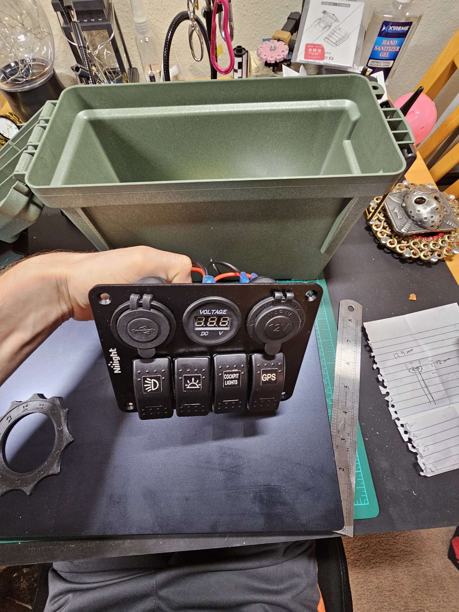 Chèn hộp đạn cho công tắc rocker Nilight 6