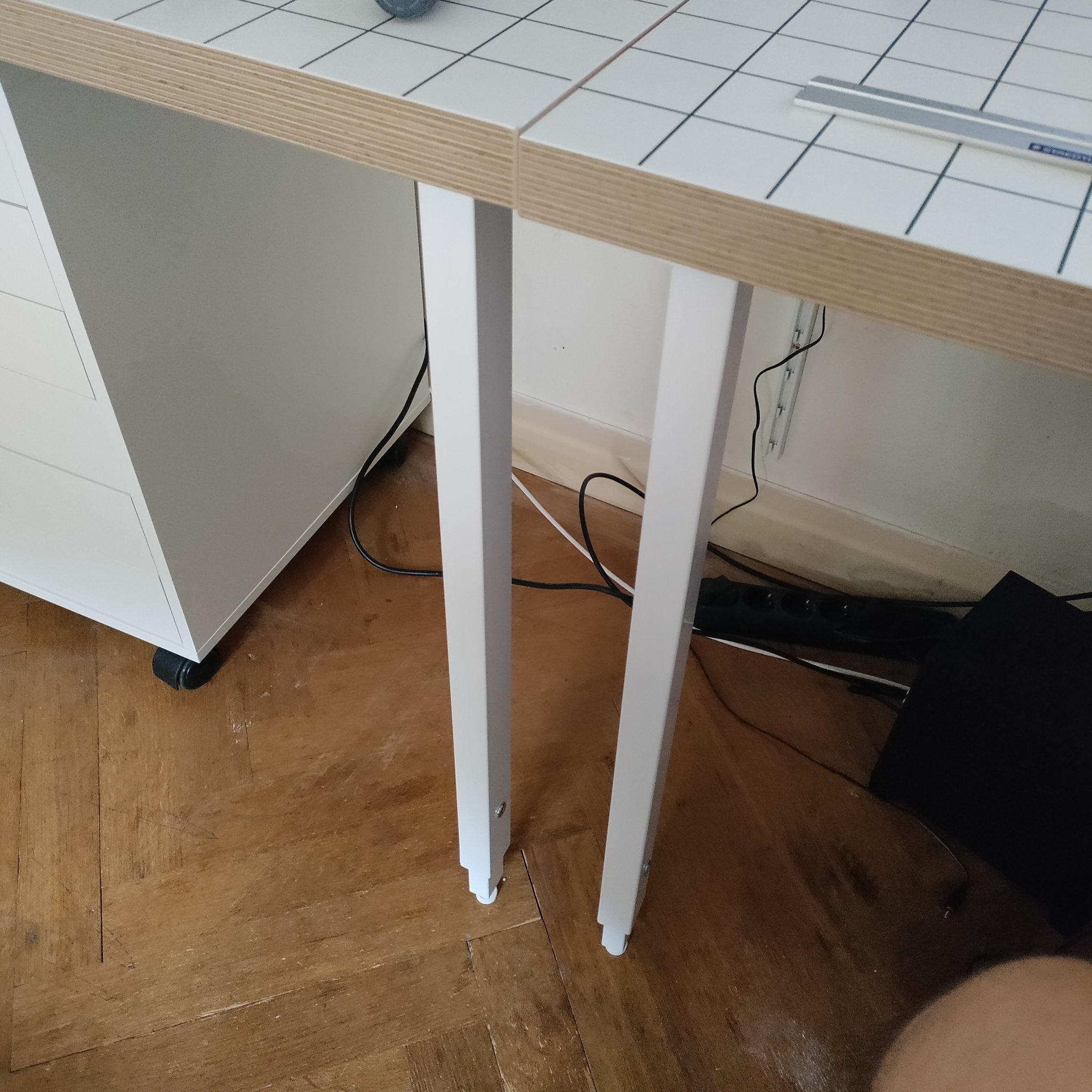 Kết nối bàn Ikea LAGKAPTEN với BOAXEL chỉ cần một chân