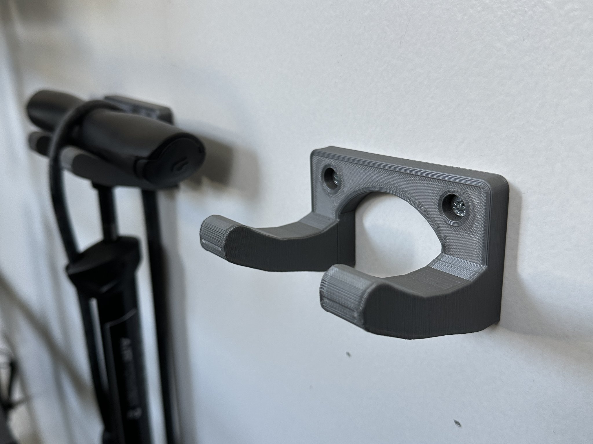 Giá treo tường cho ván trượt và xe scooter