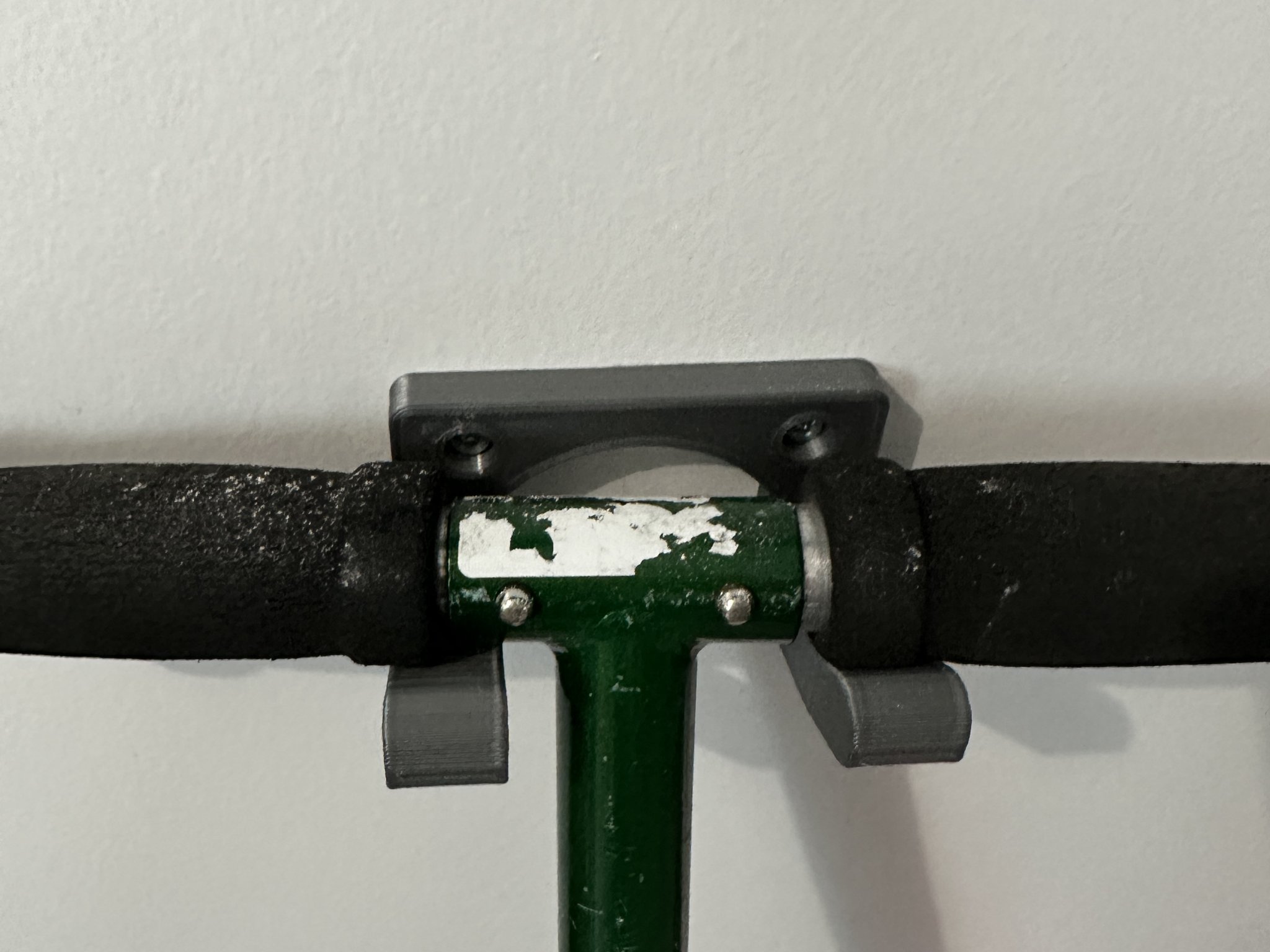 Giá treo tường cho ván trượt và xe scooter