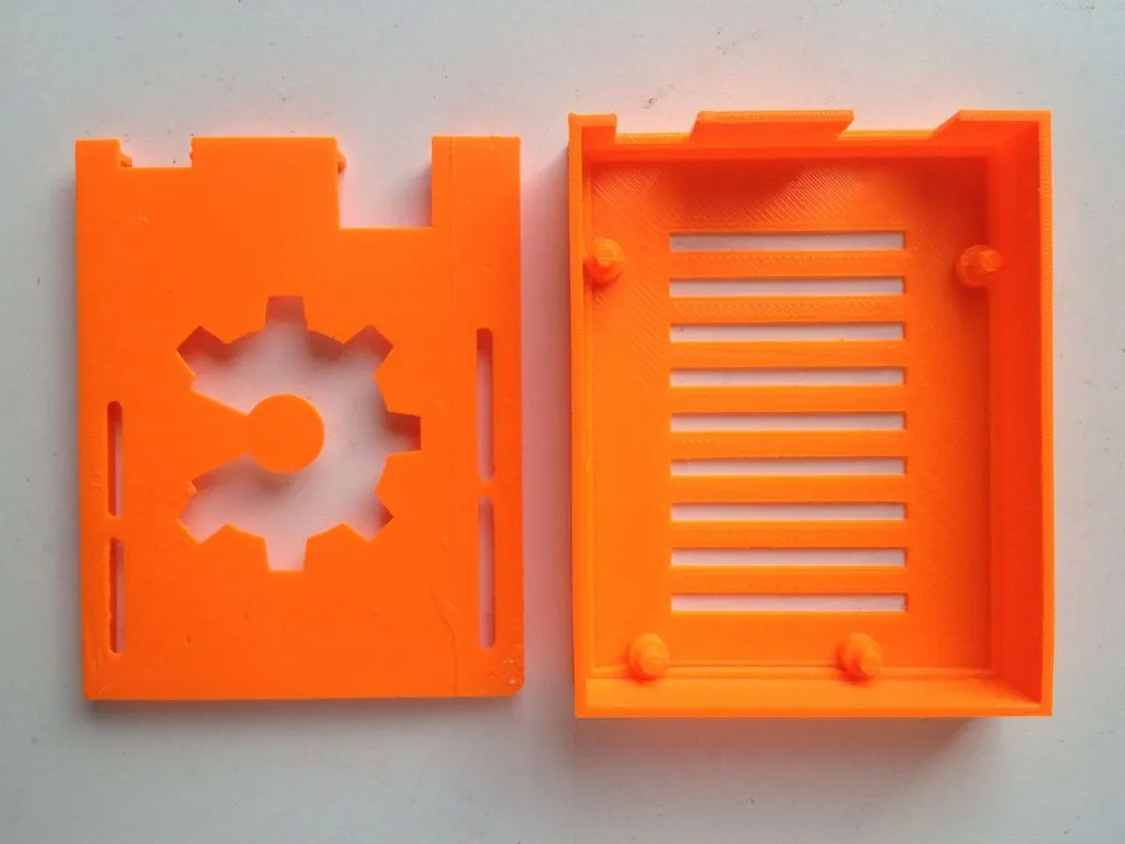 Vỏ siêu mỏng cho Arduino Uno R2 với khả năng truy cập chân cắm