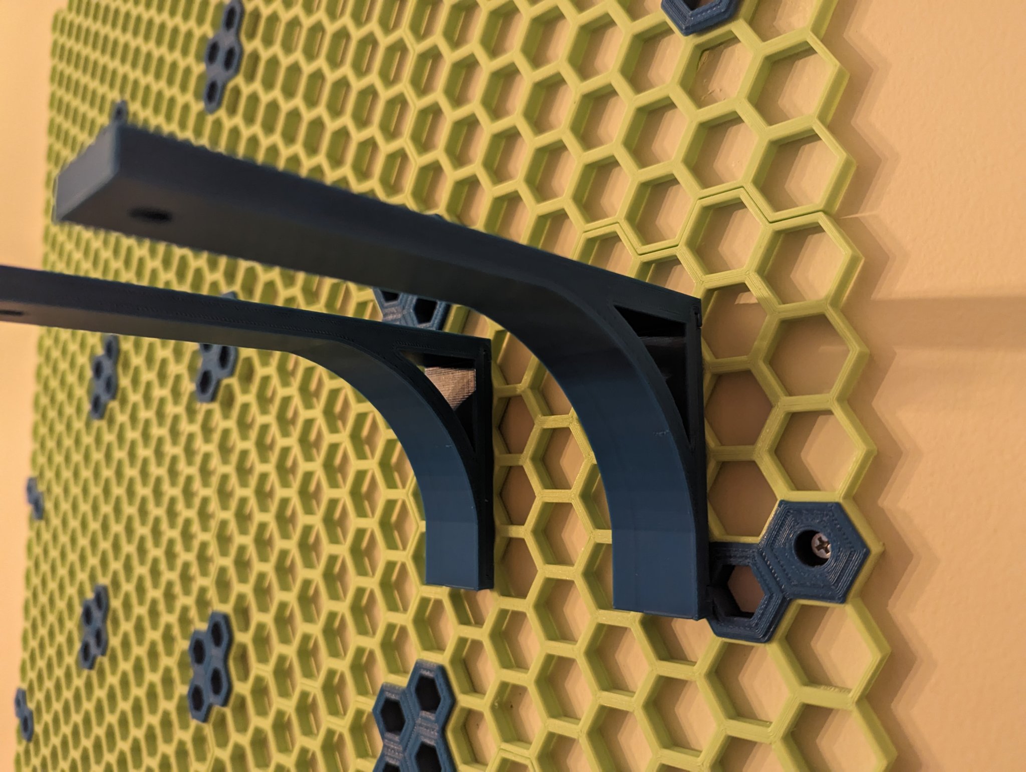 Giá đỡ kệ cho hệ thống tường tổ ong