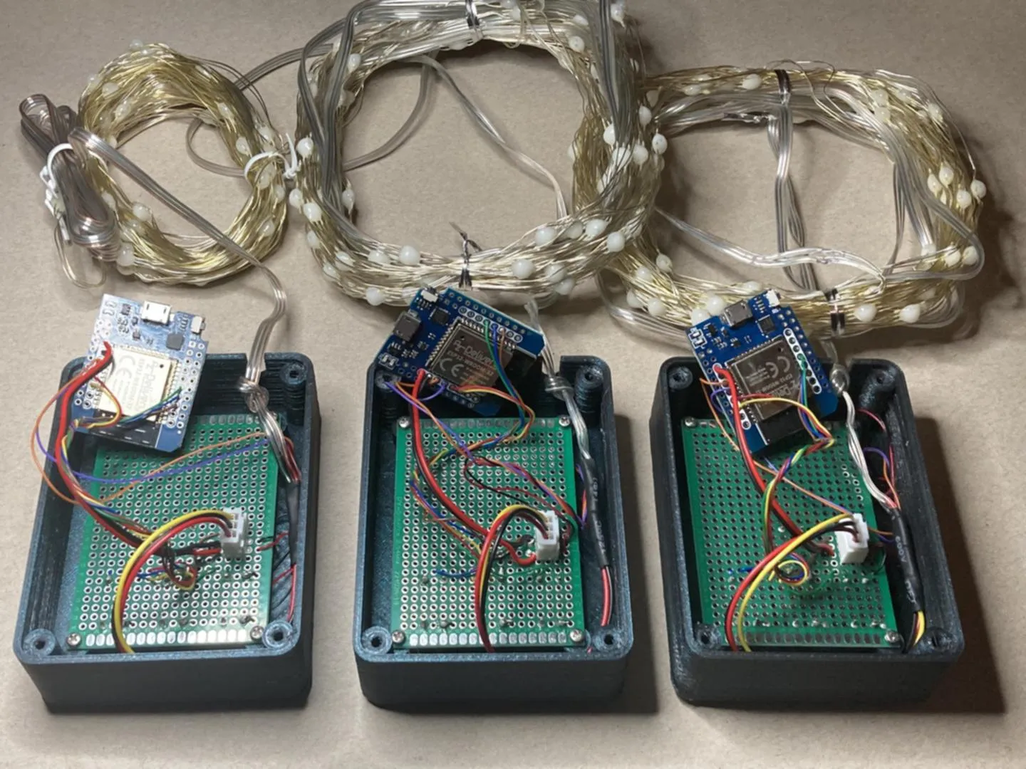 Hộp Wemos D1 Mini ESP32 với màn hình OLED và nút bấm