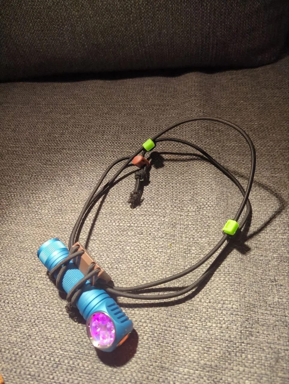 Giá đỡ đèn Emisar DW4 nhẹ cho đầu