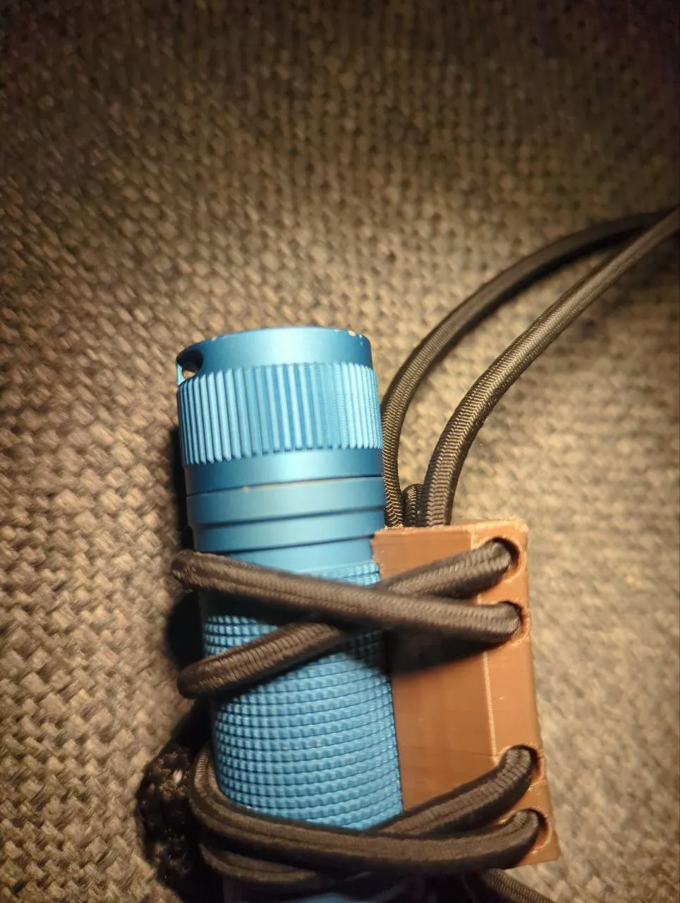 Giá đỡ đèn Emisar DW4 nhẹ cho đầu