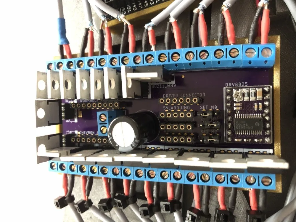 Mô hình Stargate với cơ chế quay glyphs và giá treo tường