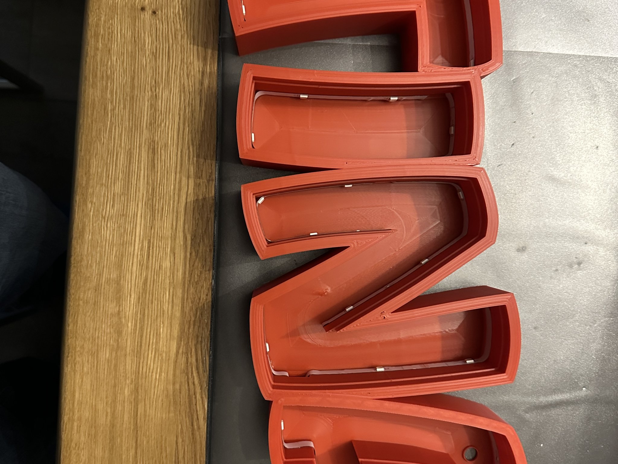 Đèn LED tên "TINA" có thể in được