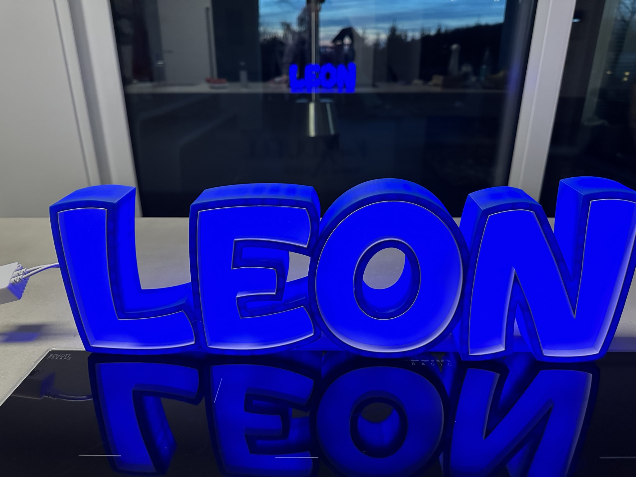 Đèn LED tên "LEON" cho trẻ em