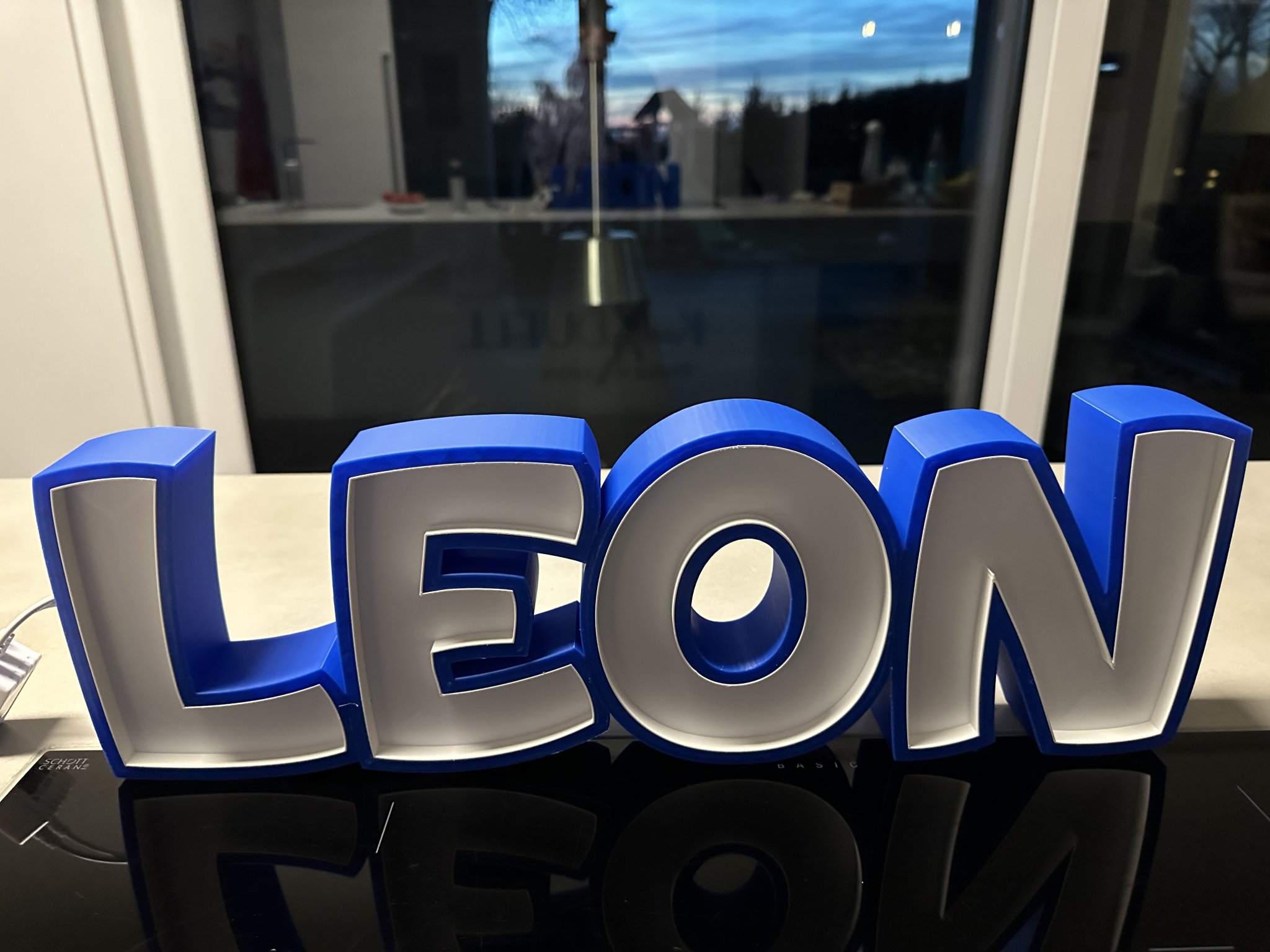 Đèn LED tên "LEON" cho trẻ em