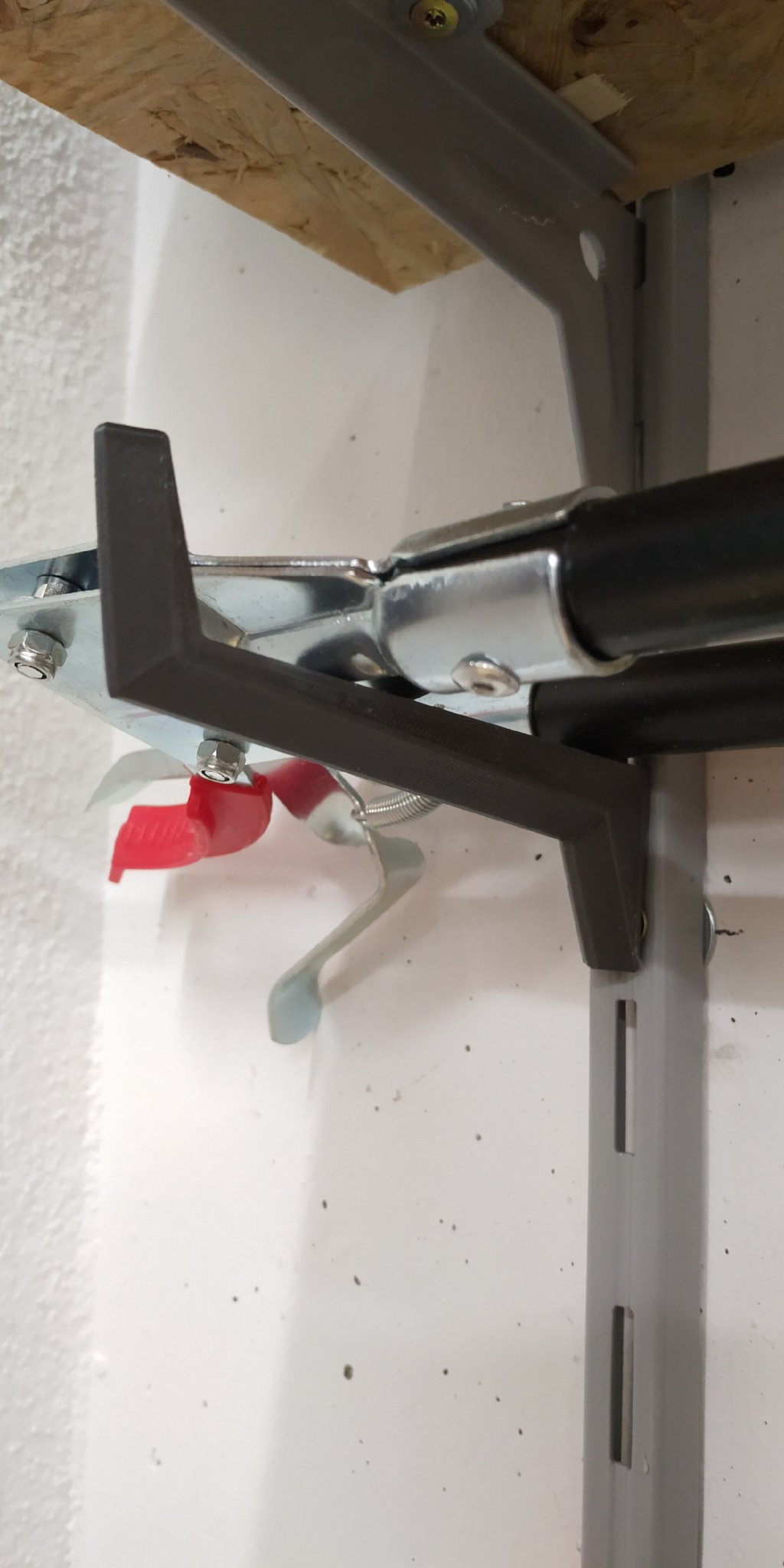 Giá đỡ treo tường cho ống và dụng cụ nhẹ