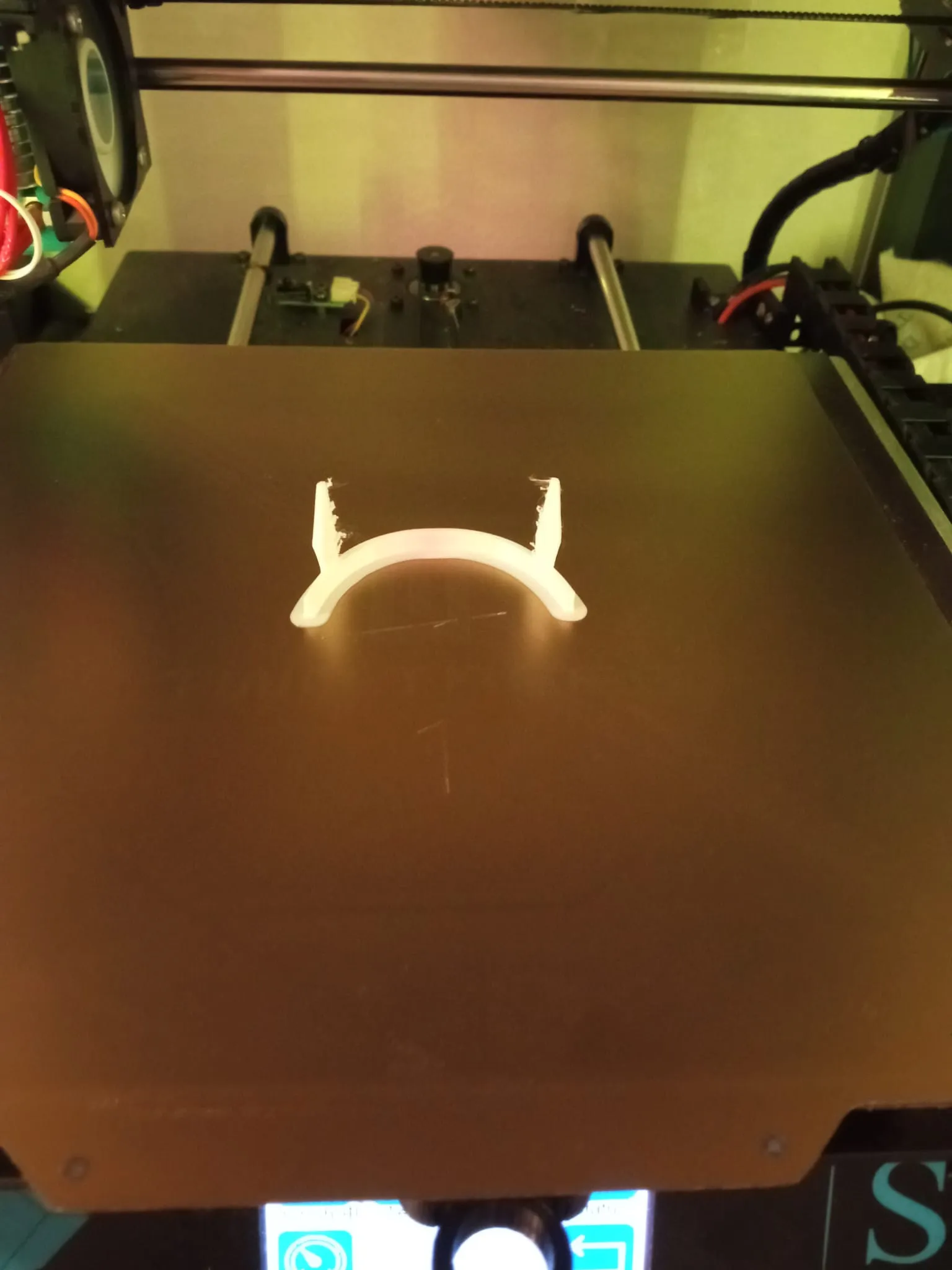 Răng ma cà rồng dùng để cắn tốt