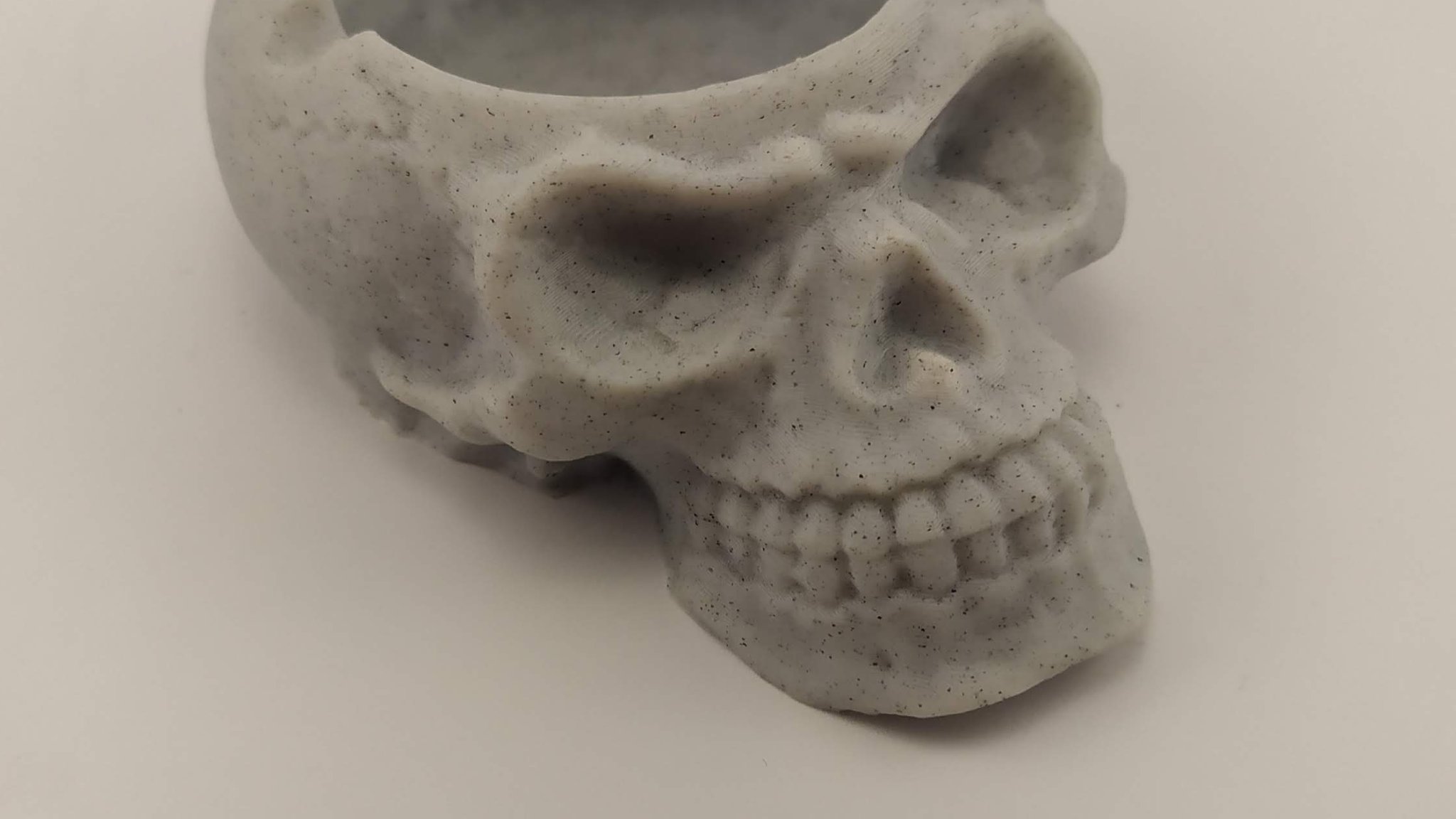 Gạt tàn thuốc lá hình đầu lâu nghệ thuật