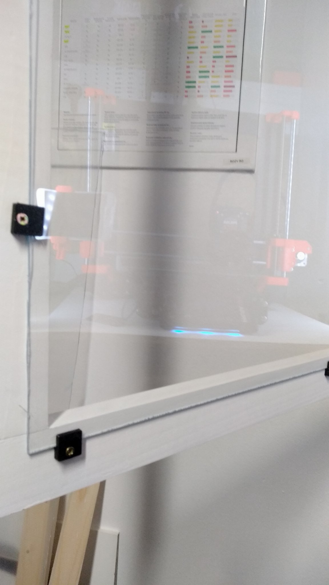 Giá đỡ plexi 2mm cho khung gỗ