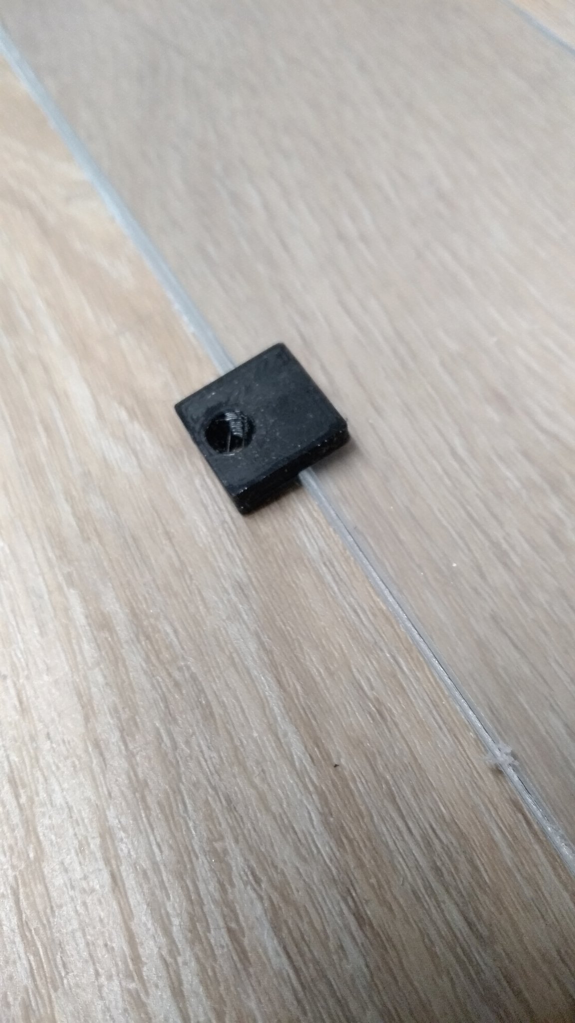 Giá đỡ plexi 2mm cho khung gỗ