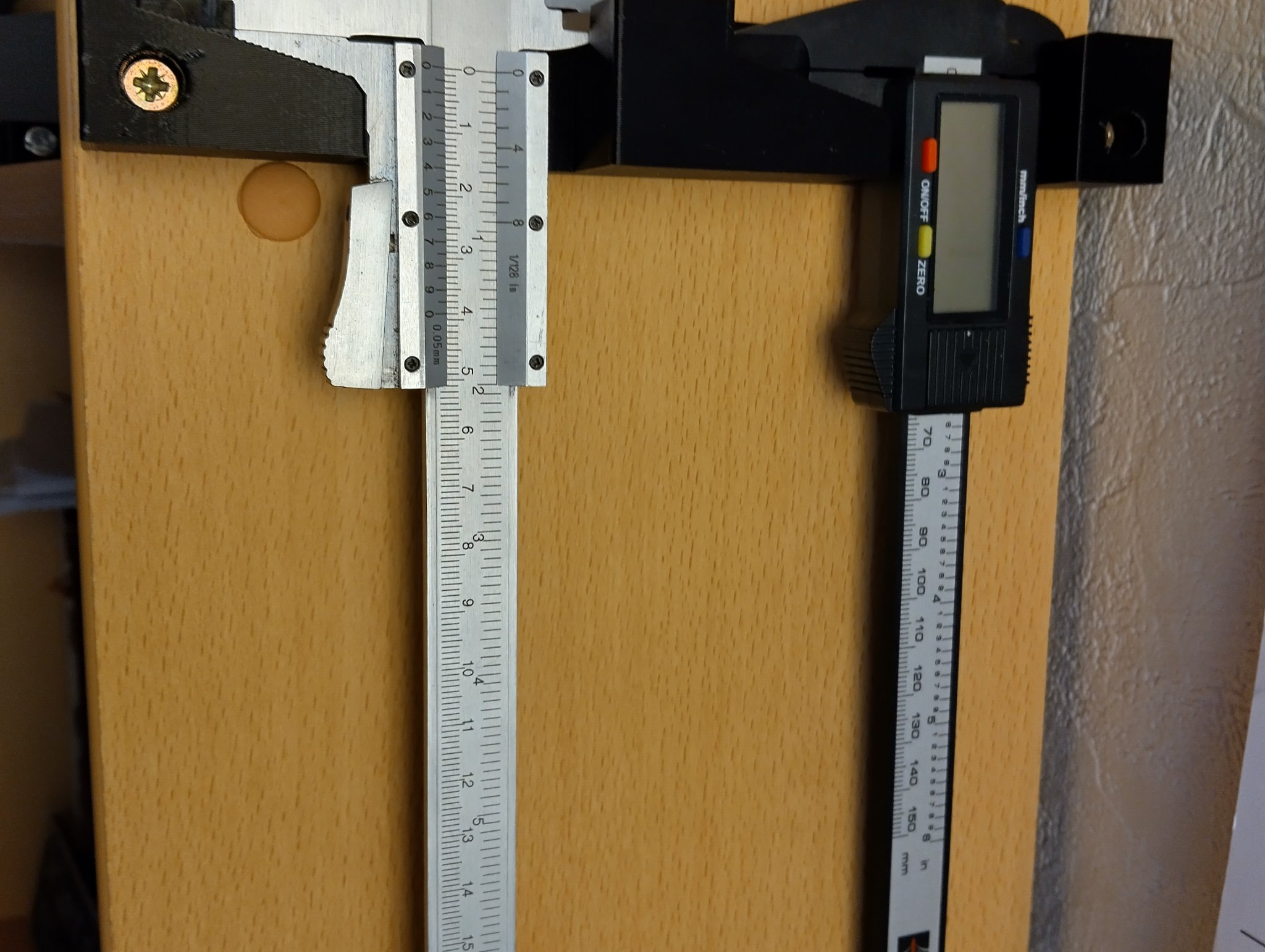 Giá đỡ tường cho 2 thước cặp Messschieber