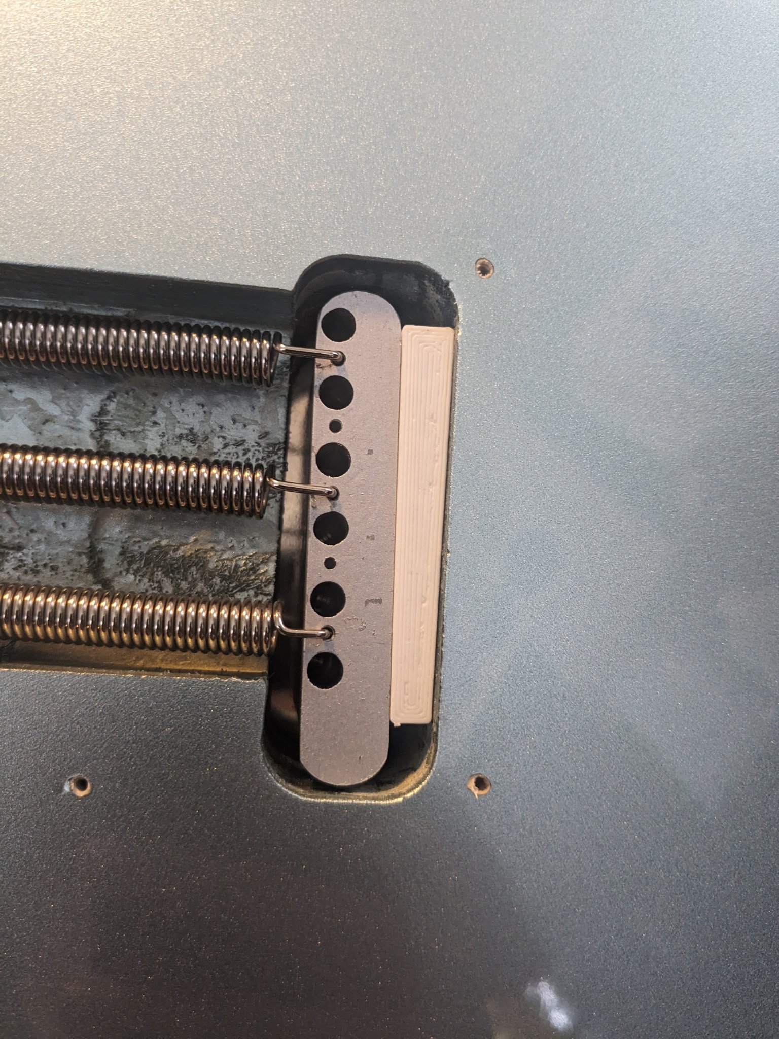 Khối tremolo cho đàn guitar Stratocaster