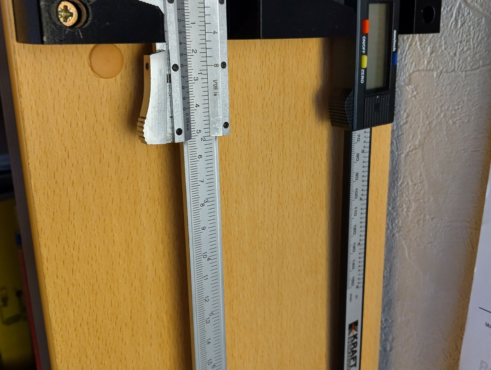 Giá đỡ tường cho 2 thước cặp Messschieber