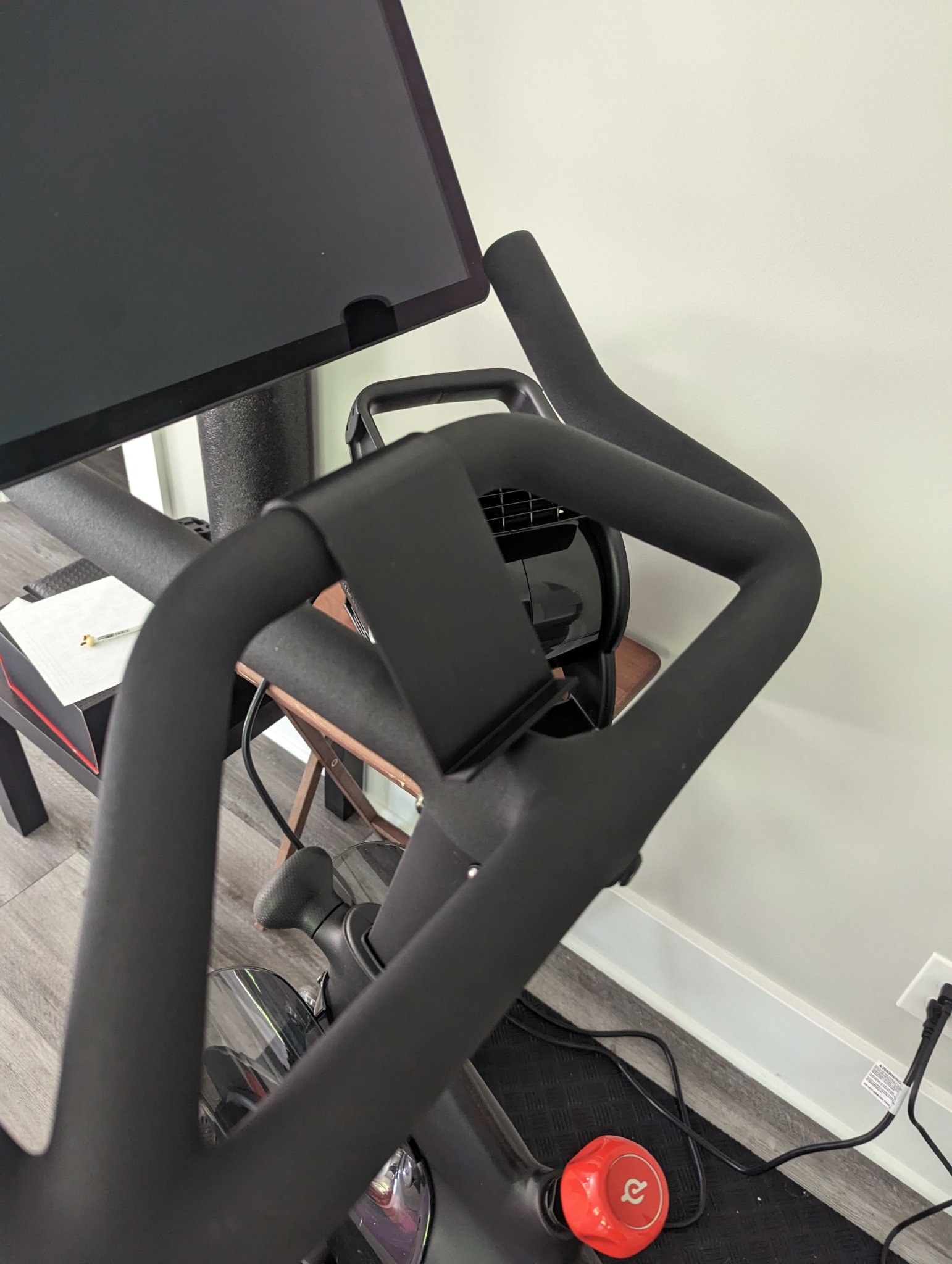 Giá đỡ điện thoại cho xe đạp Peloton