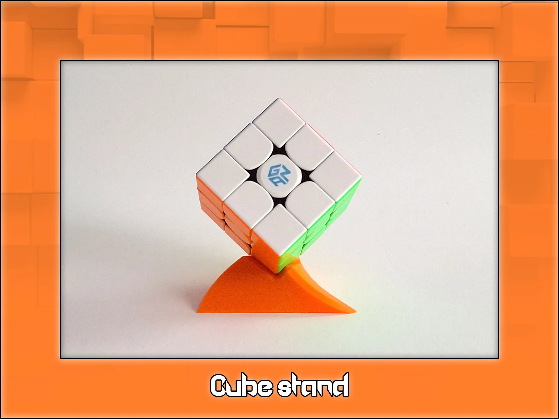 Giá đỡ Rubik's cube nhỏ cho bé trai với thiết kế góc cạnh