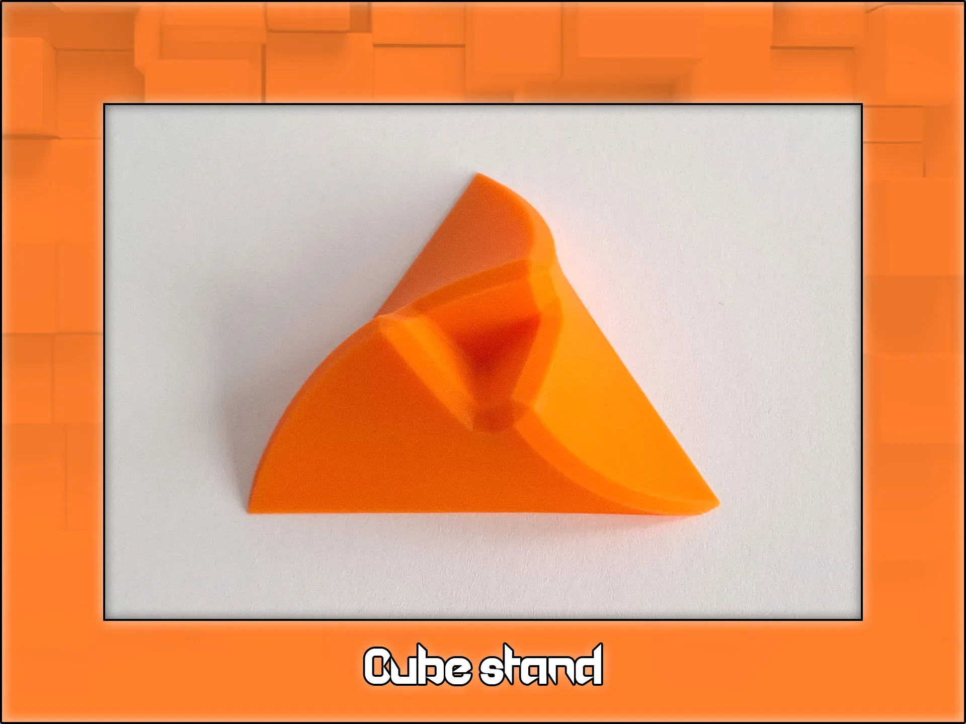 Giá đỡ Rubik's cube nhỏ cho bé trai với thiết kế góc cạnh