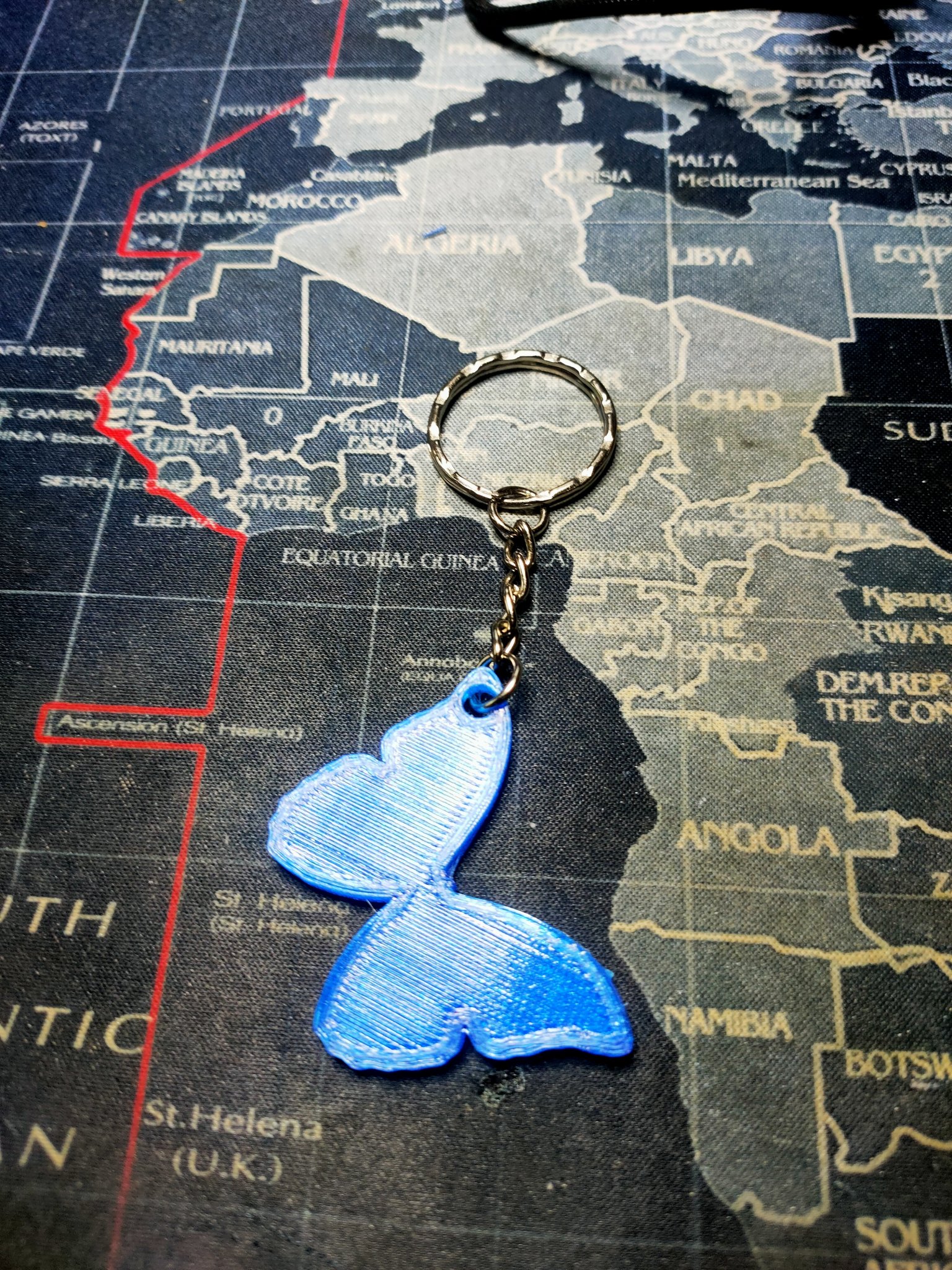 Móc khóa hình bướm dễ làm từ TPU