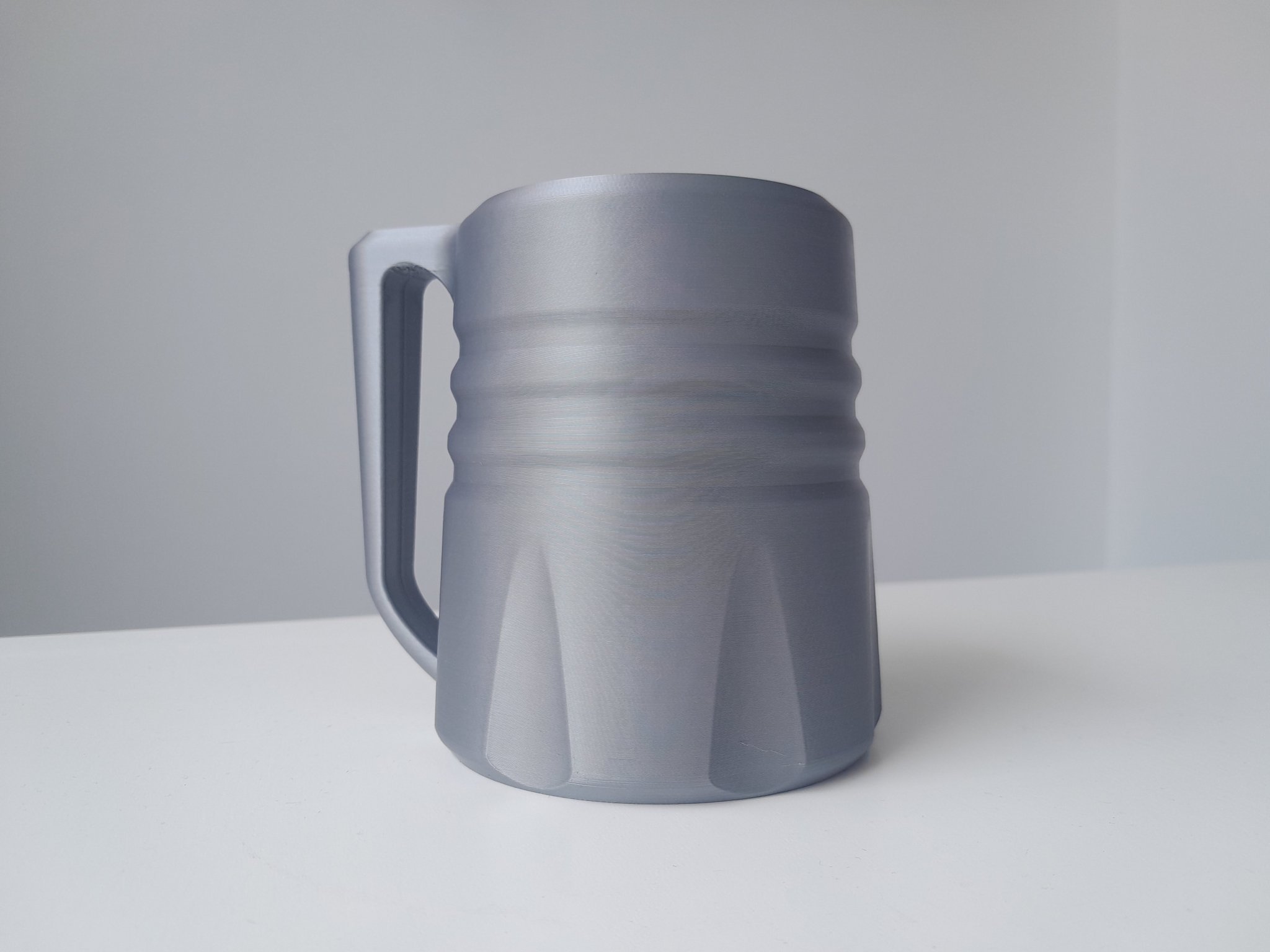 Giá đỡ cốc hoặc chai nước cho bút chì và đồ uống