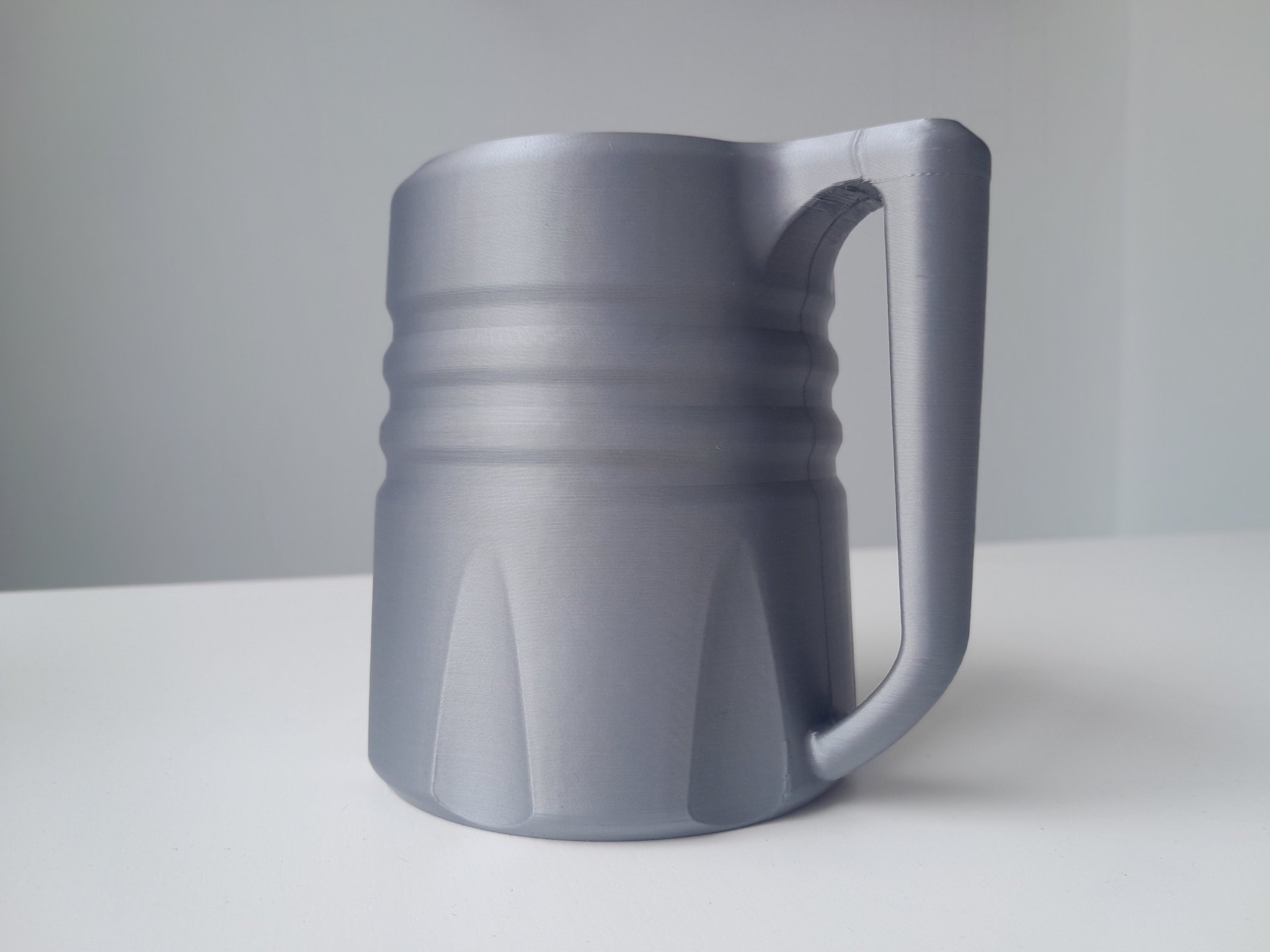 Giá đỡ cốc hoặc chai nước cho bút chì và đồ uống