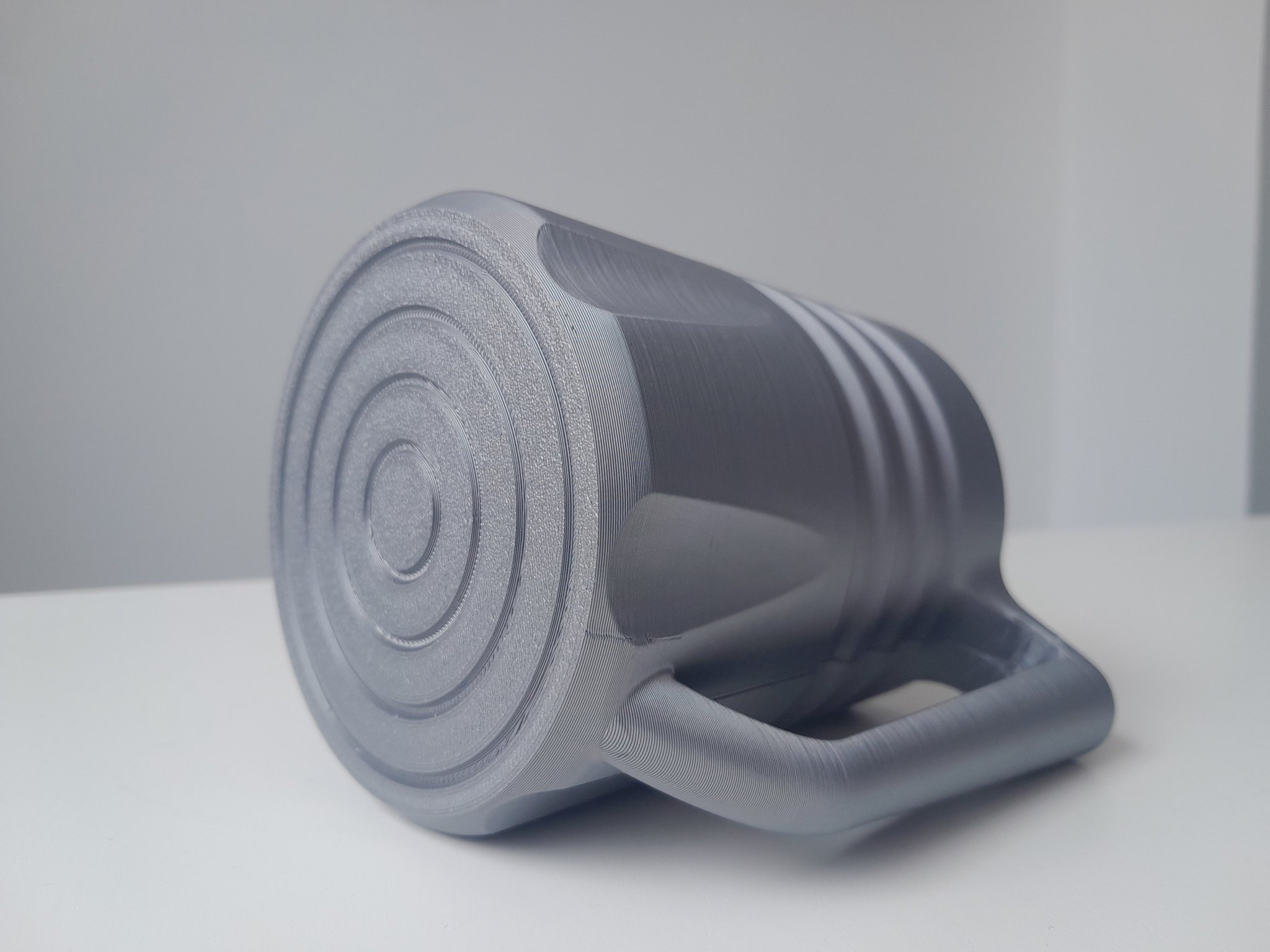 Giá đỡ cốc hoặc chai nước cho bút chì và đồ uống