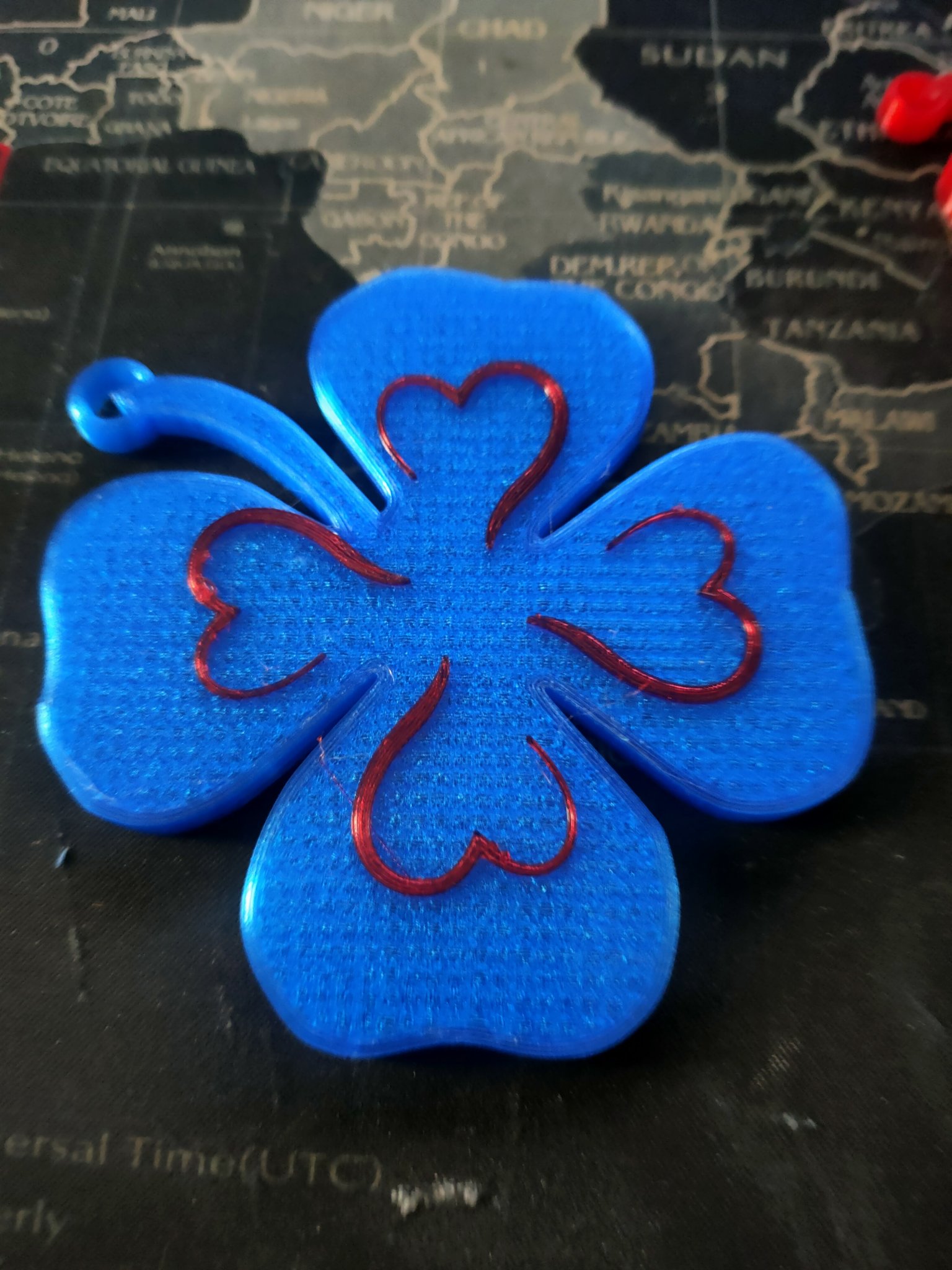 Móc khóa bốn lá mang lại may mắn