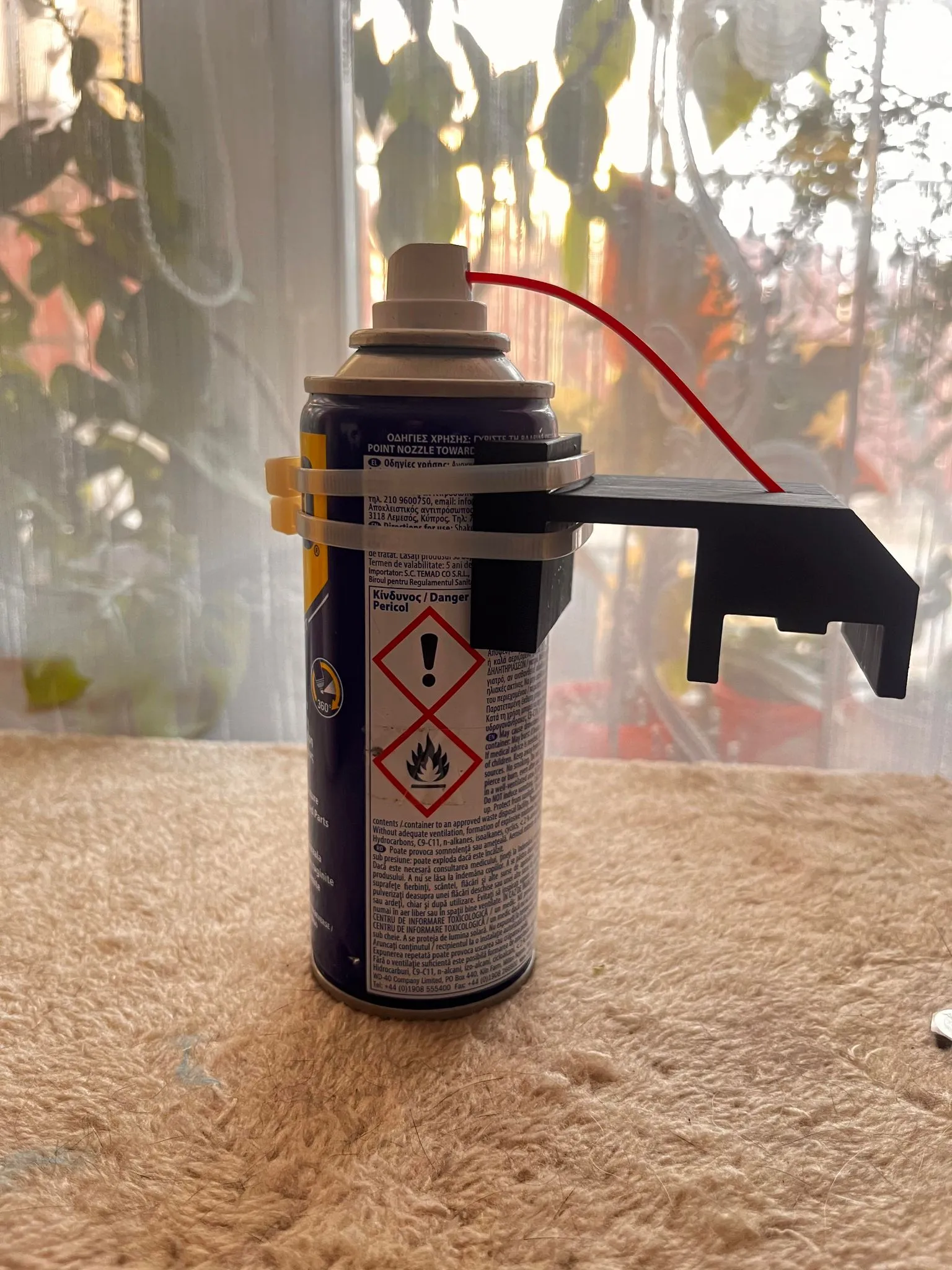 Bộ phận bôi dầu xích xe máy góc cạnh