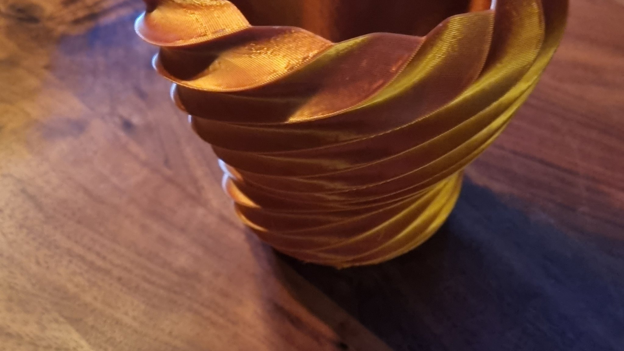 Chậu cây xoắn ốc thiết kế đẹp cho hoa và cây cảnh