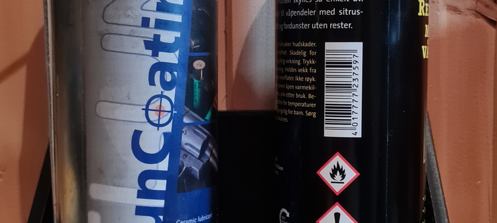 Giá đỡ bình xịt treo tường tiện lợi