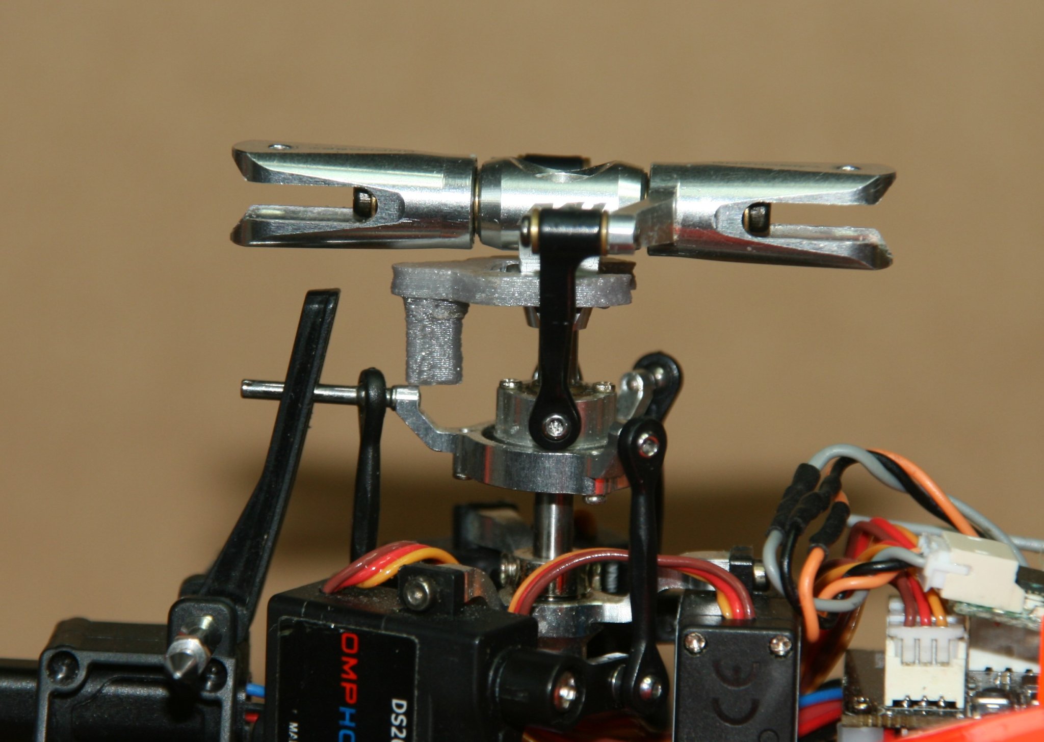 Công cụ cân bằng swashplate và thiết lập pitch 0 cho OMP M1