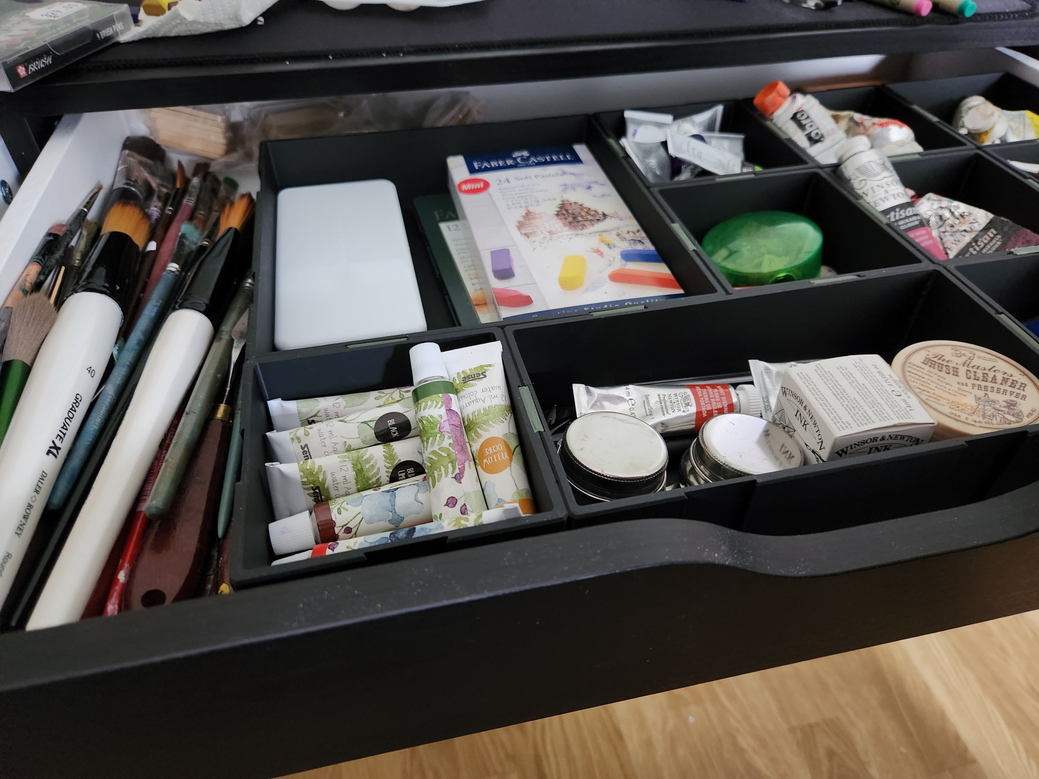 Tổ chức ngăn kéo đơn giản với hộp và bộ kết hợp