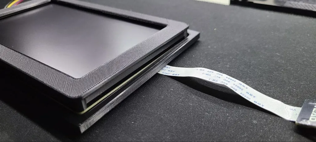 Khung và chèn Nextion 7" thiết kế âm tường