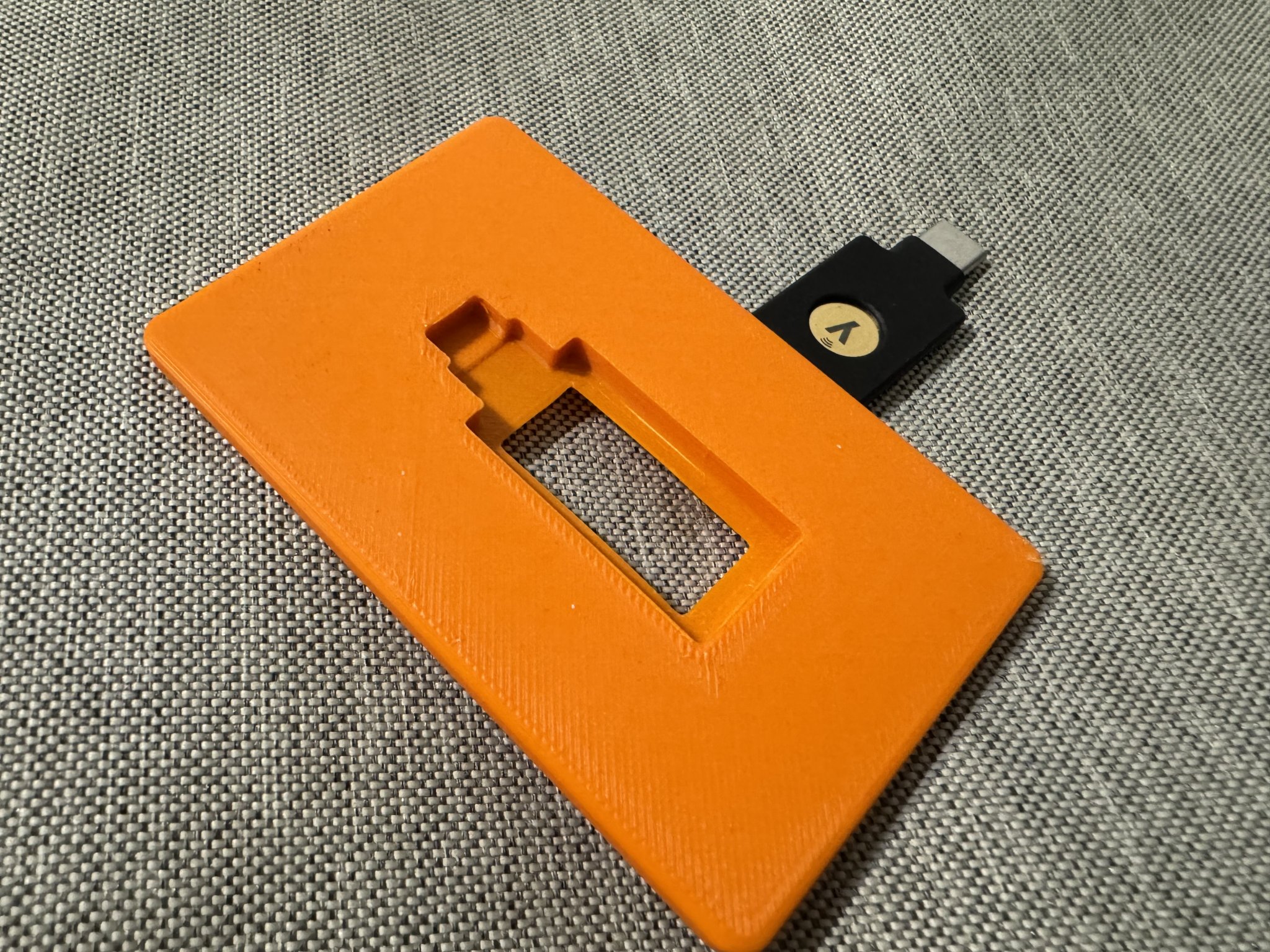 Thẻ đựng Yubikey 5C NFC kích thước thẻ tín dụng