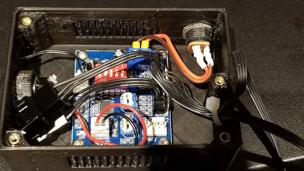 Vỏ điều khiển tốc độ quạt PWM 12V với cảm biến nhiệt độ