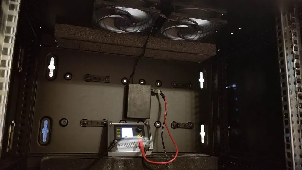 Vỏ điều khiển tốc độ quạt PWM 12V với cảm biến nhiệt độ