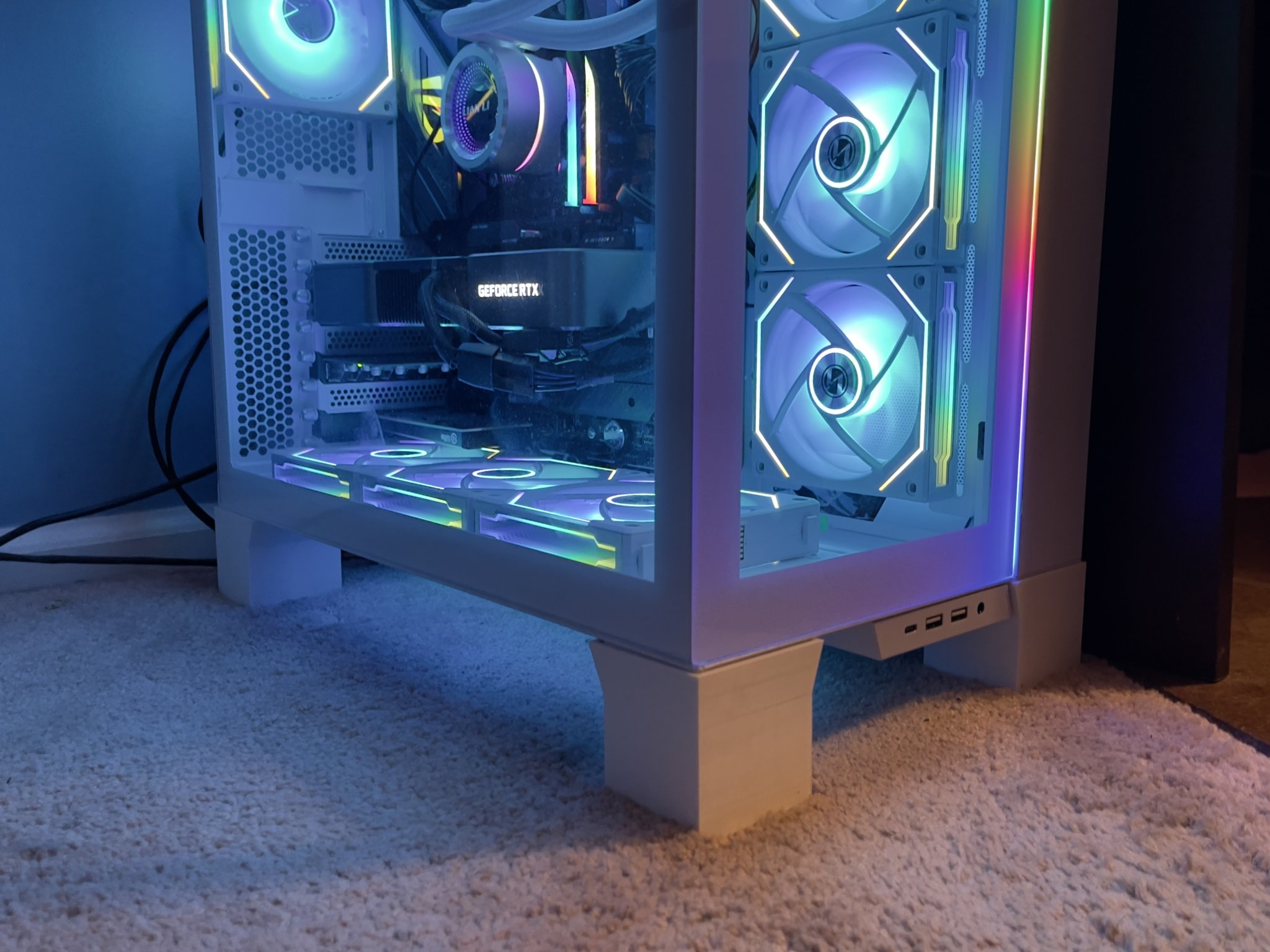 Chân đế nâng Lian Li 011 Dynamic Evo cho hiệu suất thông gió tối...