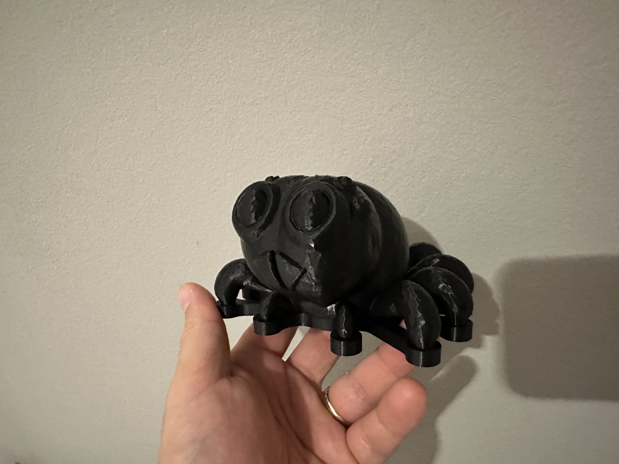 Nhện incy wincy cho trẻ em với chân chắc chắn