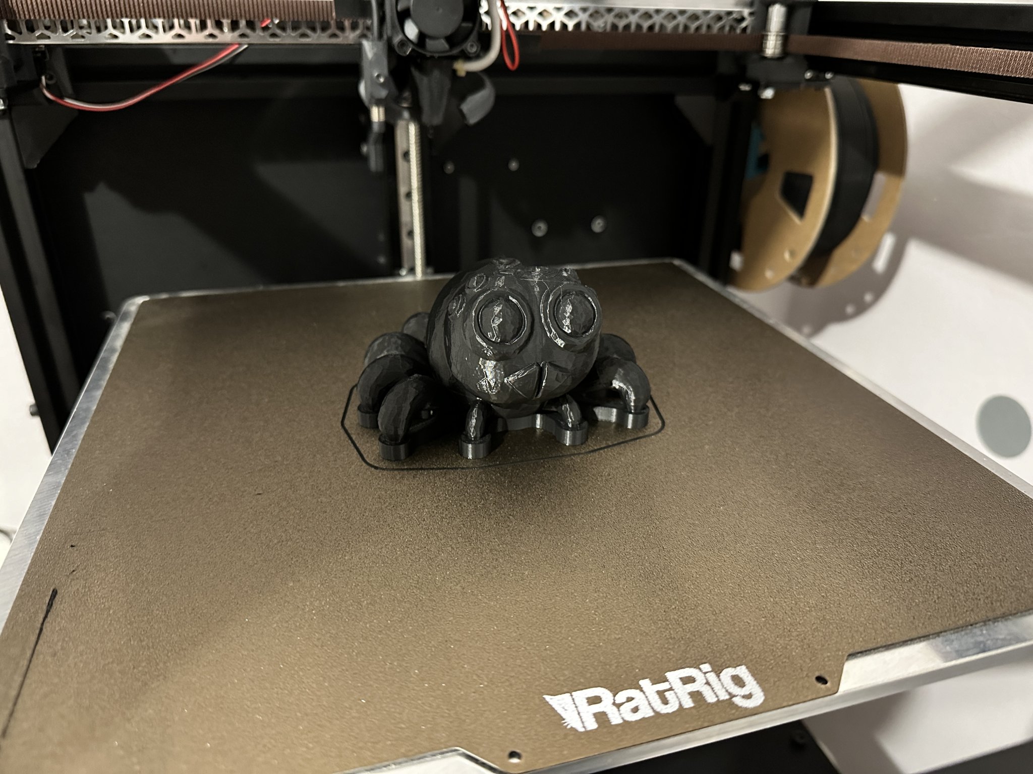 Nhện incy wincy cho trẻ em với chân chắc chắn