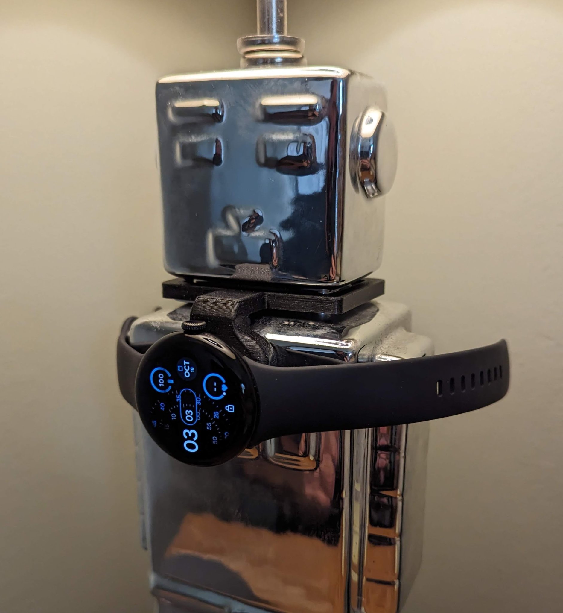 Giá đỡ sạc cho Google Pixel Watch 2 trên đèn robot