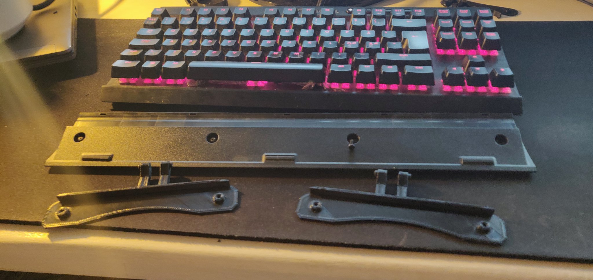 Chân đỡ cho đệm tay Corsair K65, sửa chữa dễ dàng