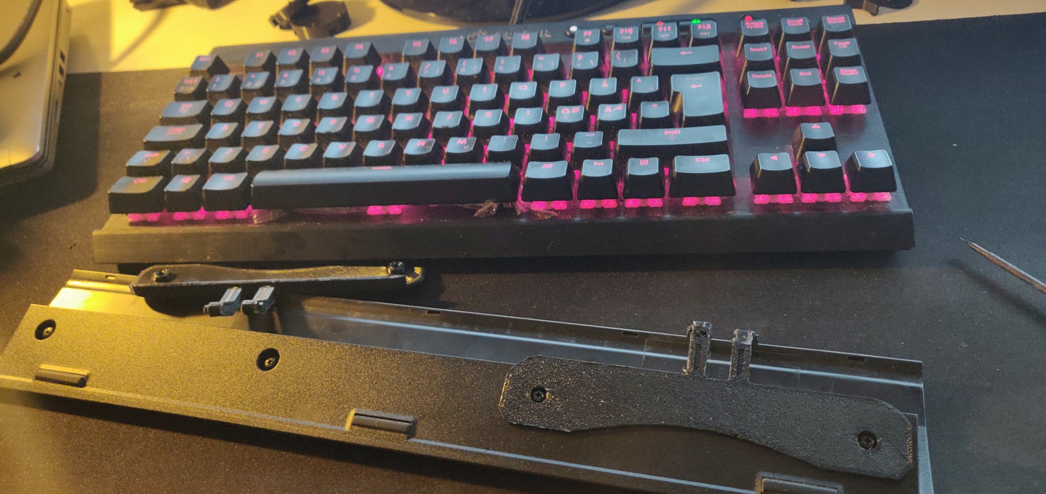 Chân đỡ cho đệm tay Corsair K65, sửa chữa dễ dàng