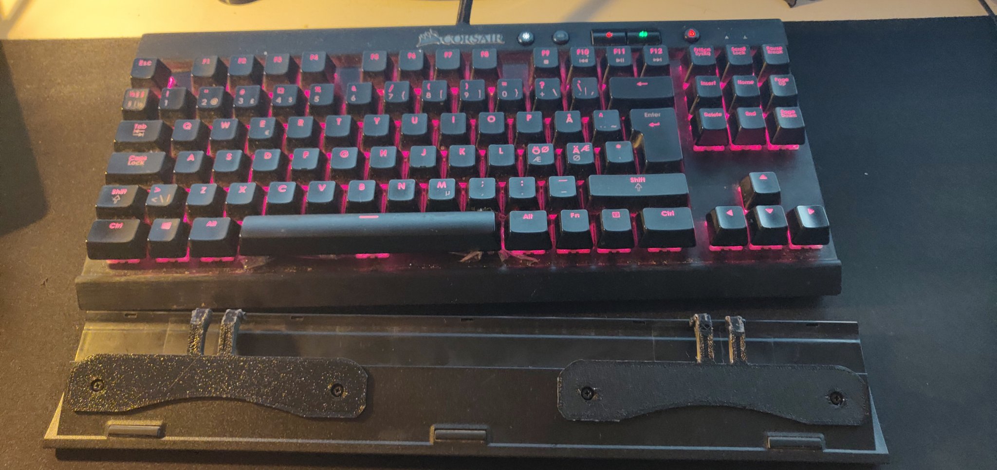 Chân đỡ cho đệm tay Corsair K65, sửa chữa dễ dàng