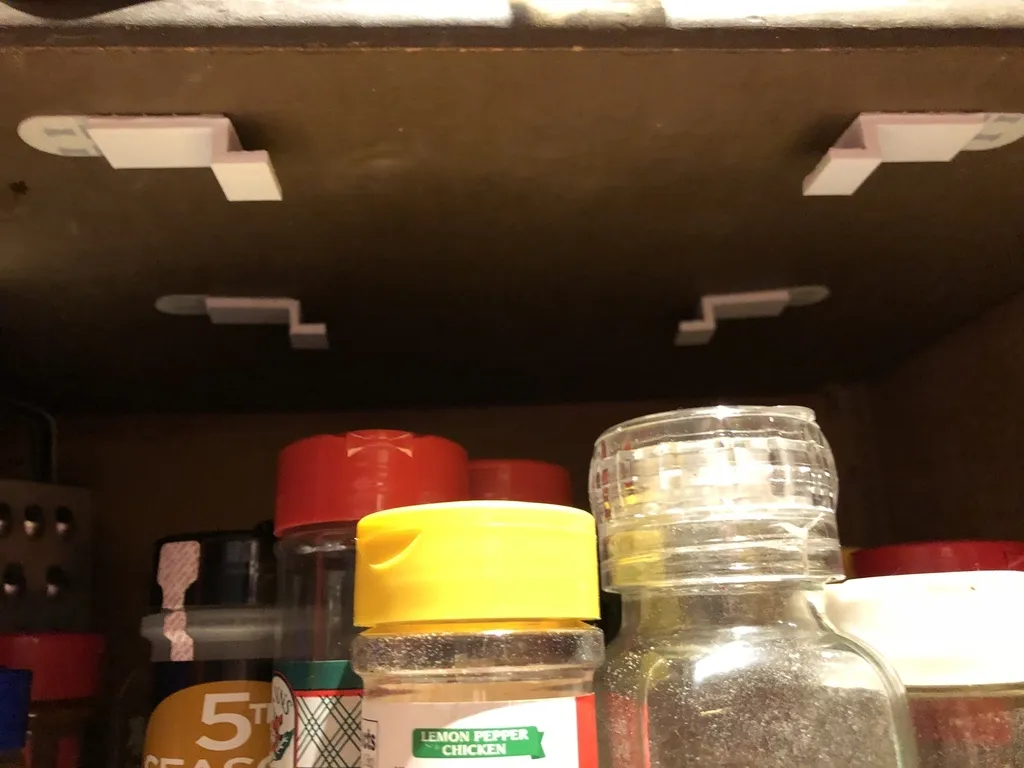 Kẹp treo cho cân điện tử trong bếp